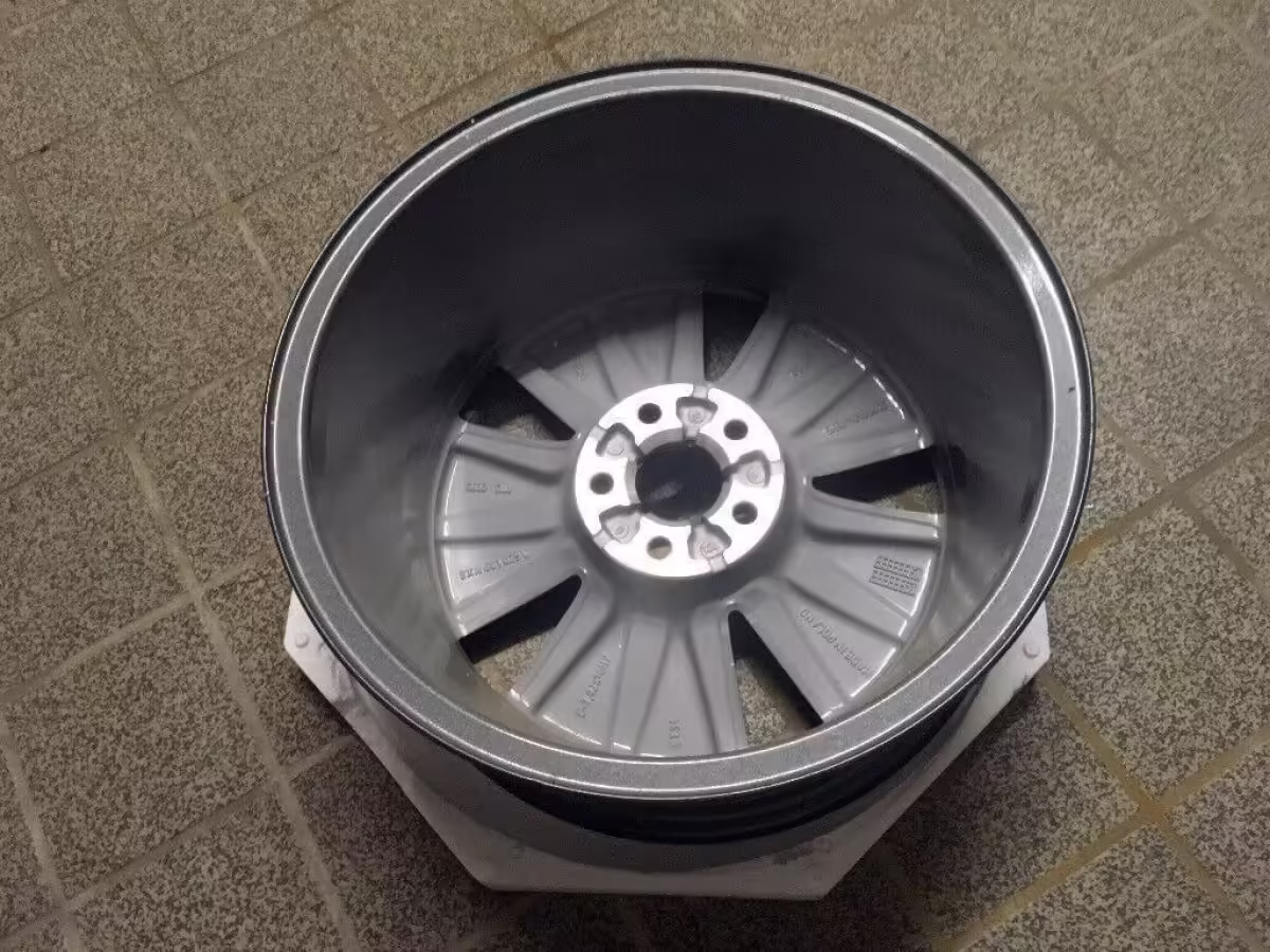 8XA601025C - Felga aluminiowa 16" [20/28]