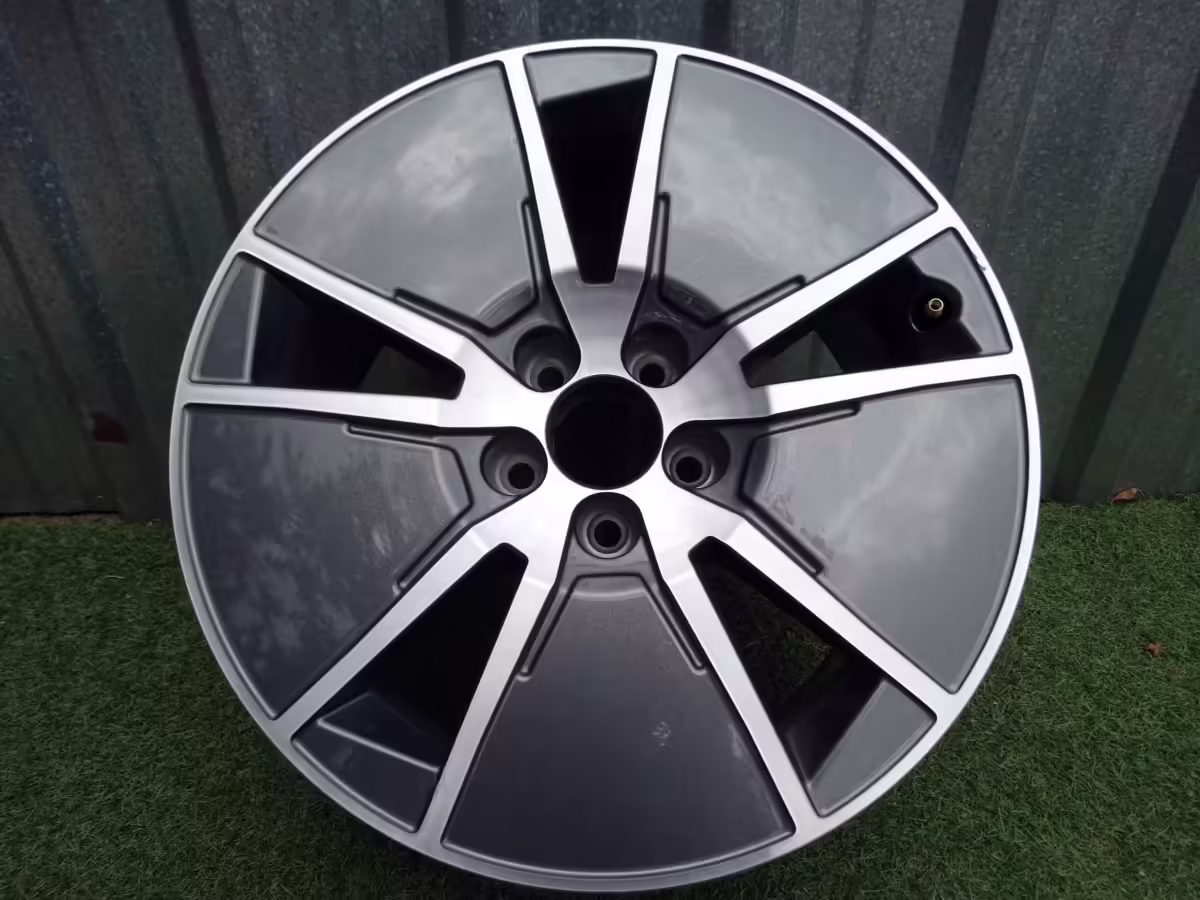 8XA601025C - Felga aluminiowa 16" [23/28]