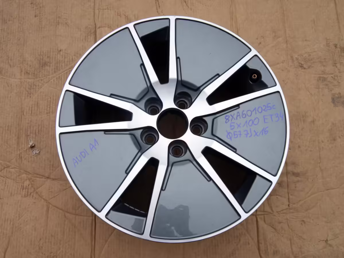 8XA601025C - Felga aluminiowa 16" [24/28]