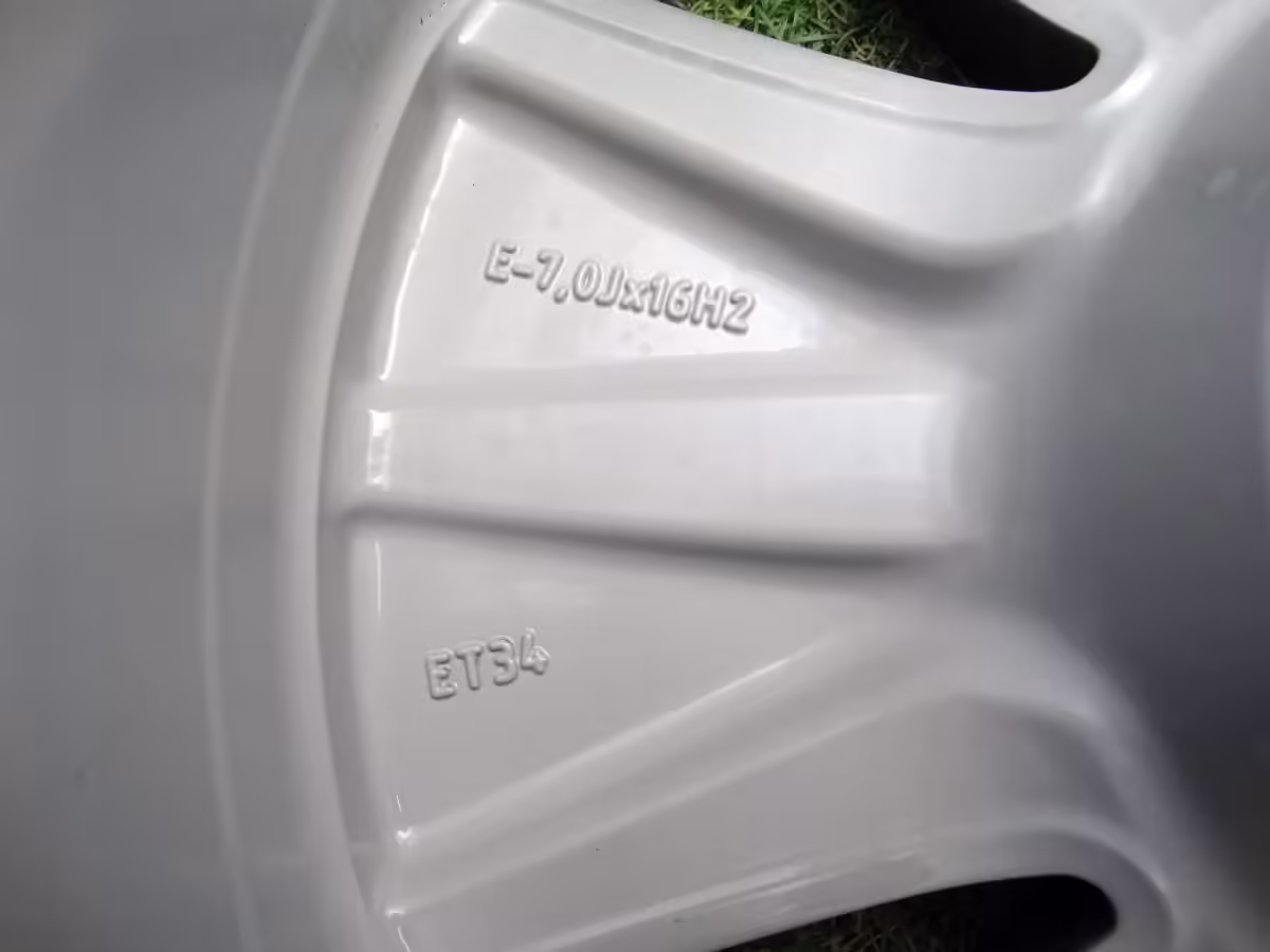 8XA601025C - Felga aluminiowa 16" [25/28]