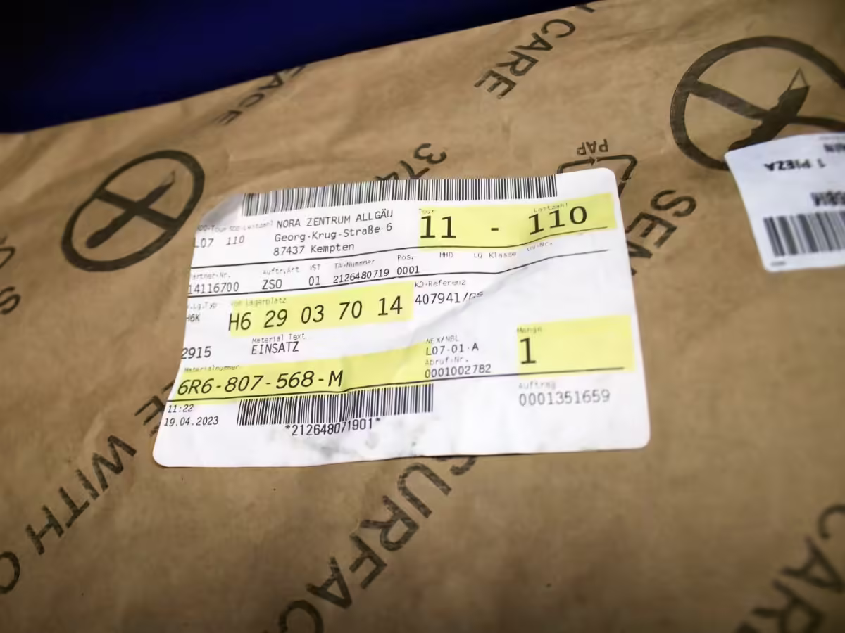6R6807568M - Insert; R-Line [10/12]