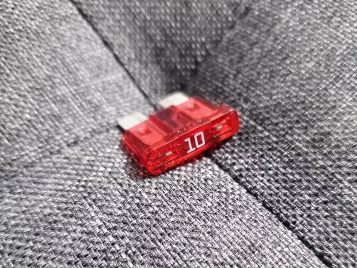 N01713111 - Multi-purpose fuse 10A [9/14]
