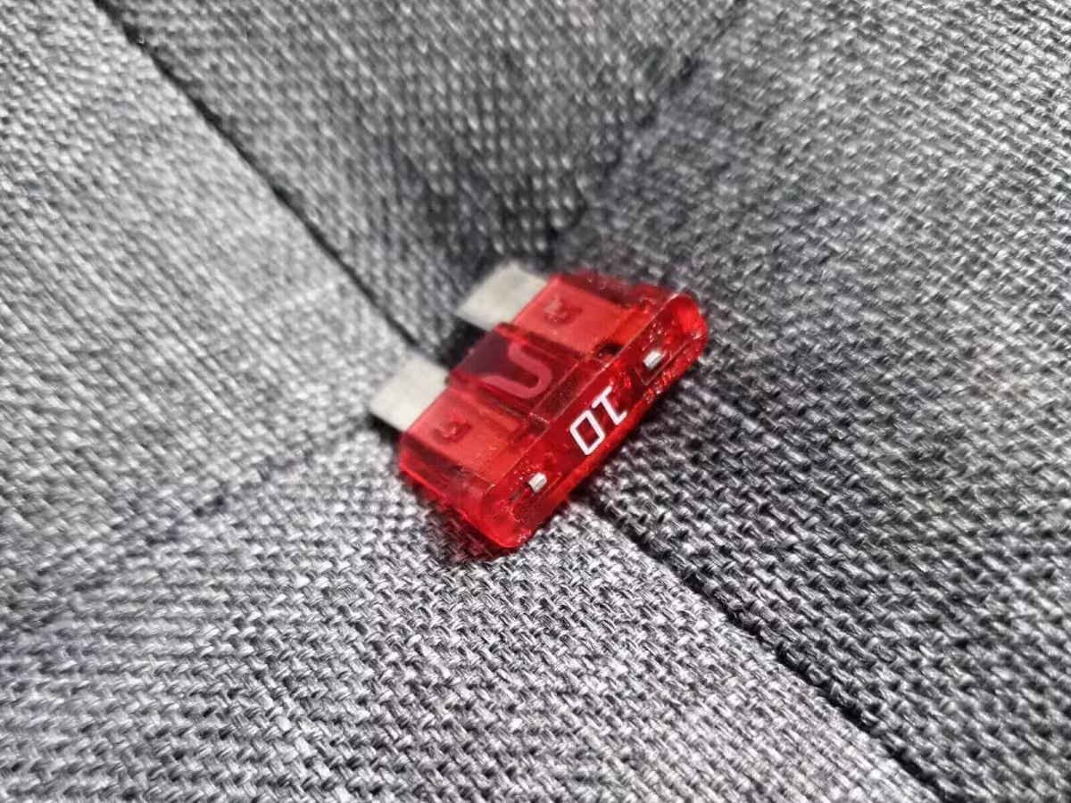 N01713111 - Multi-purpose fuse 10A [12/14]