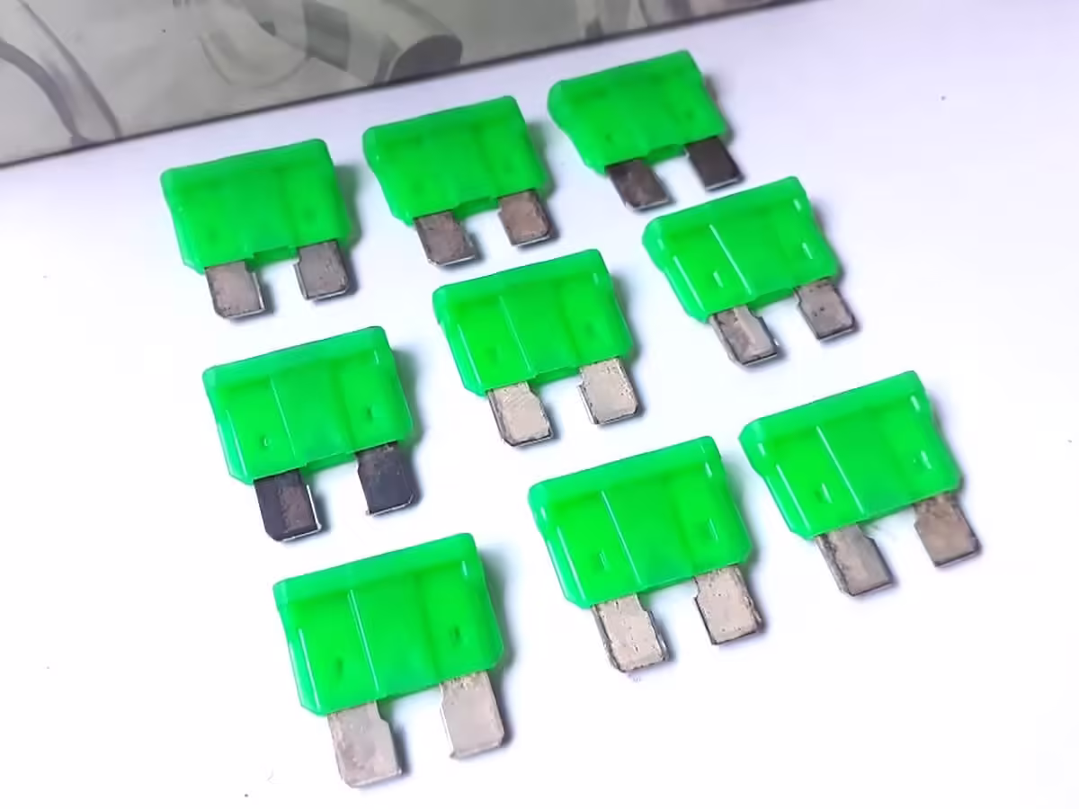 N01713125 - Multi-purpose fuse 30A [7/9]