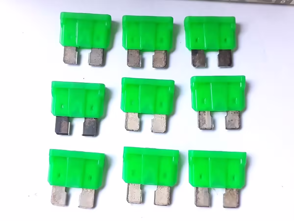 N01713125 - Multi-purpose fuse 30A [8/9]