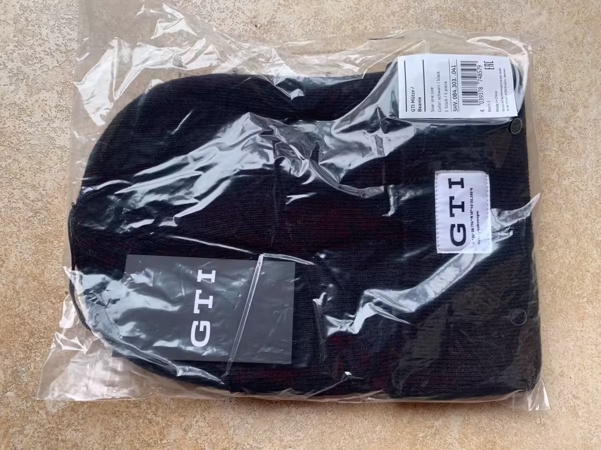 5HV084303041 - Knitted beanie; black [5/5]