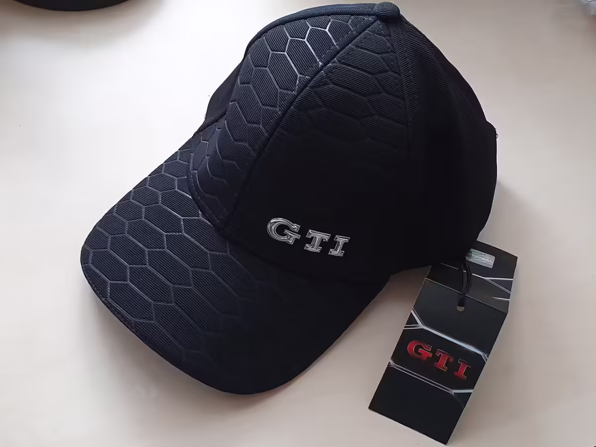 000084300AD041 - Czapka z daszkiem GTI; "plaster miodu" [7/22]