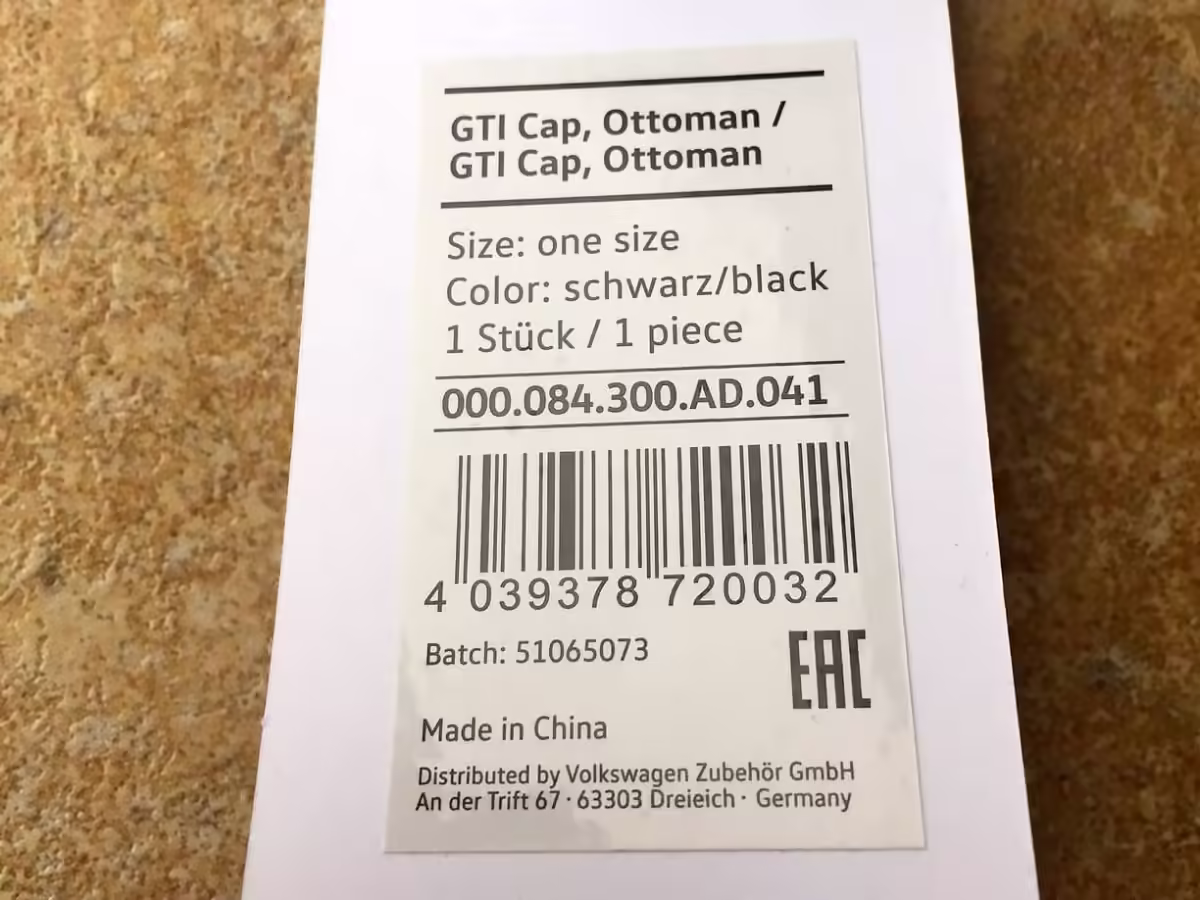 000084300AD041 - Czapka z daszkiem GTI; "plaster miodu" [9/22]