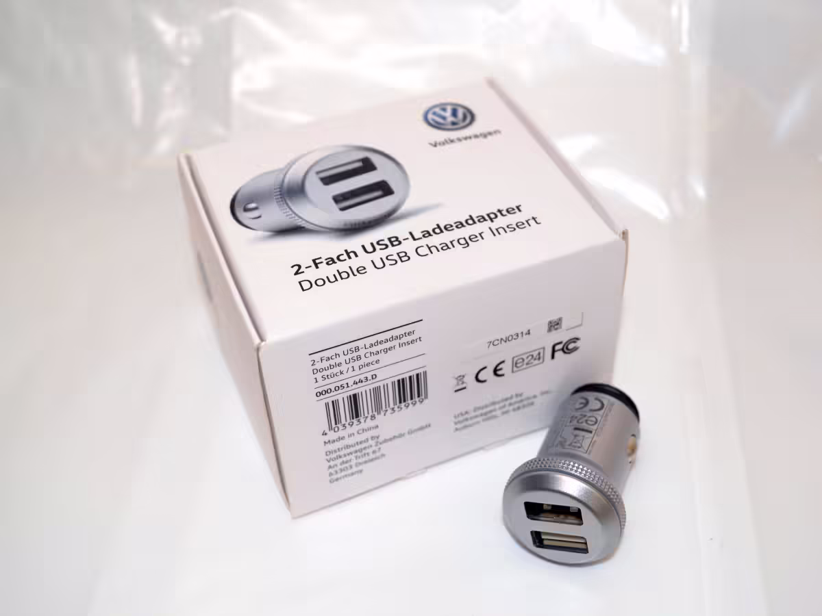 000051443D - Podwójne gniazdo ładowania USB [3/21]
