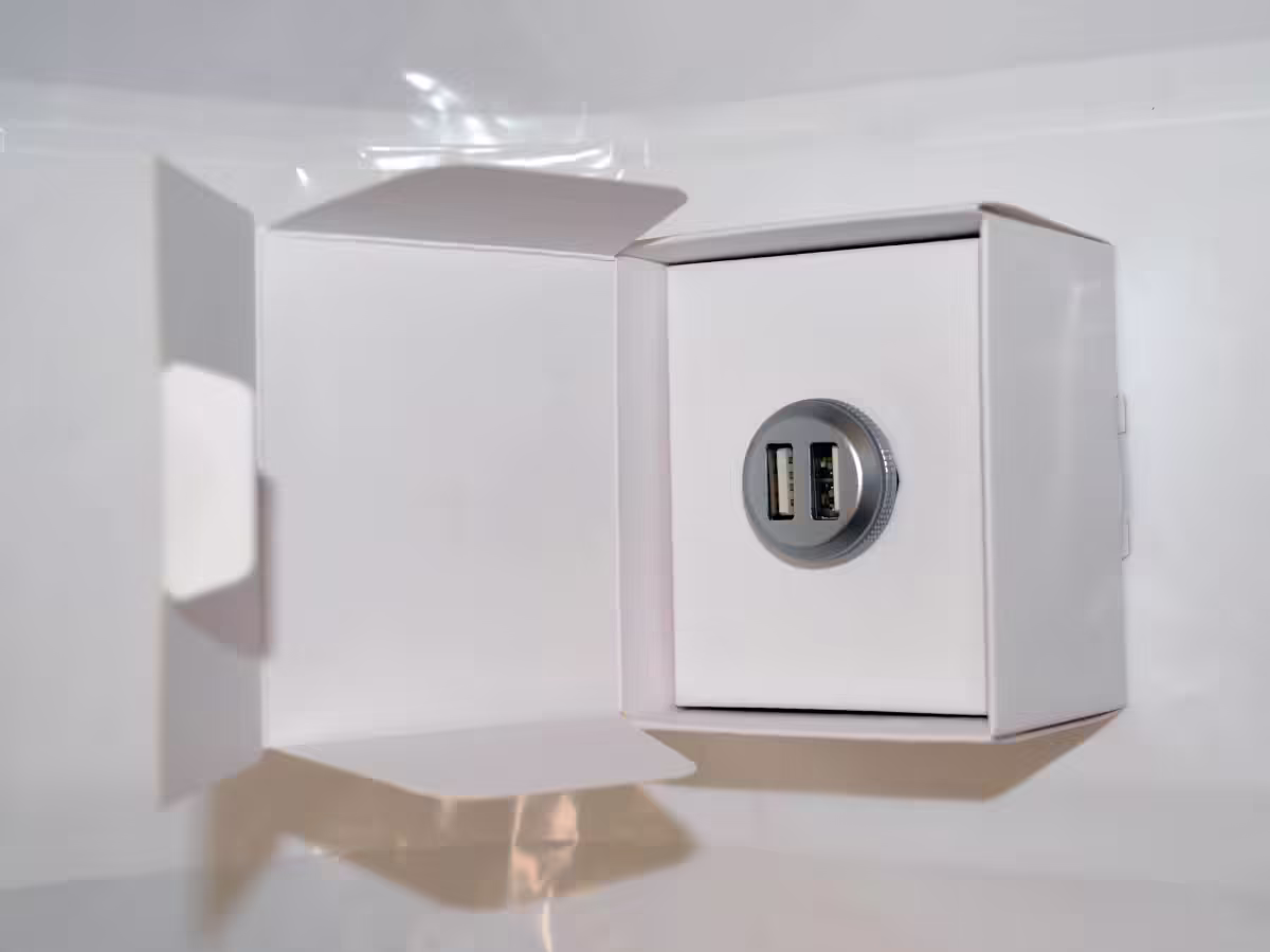 000051443D - Podwójne gniazdo ładowania USB [4/21]