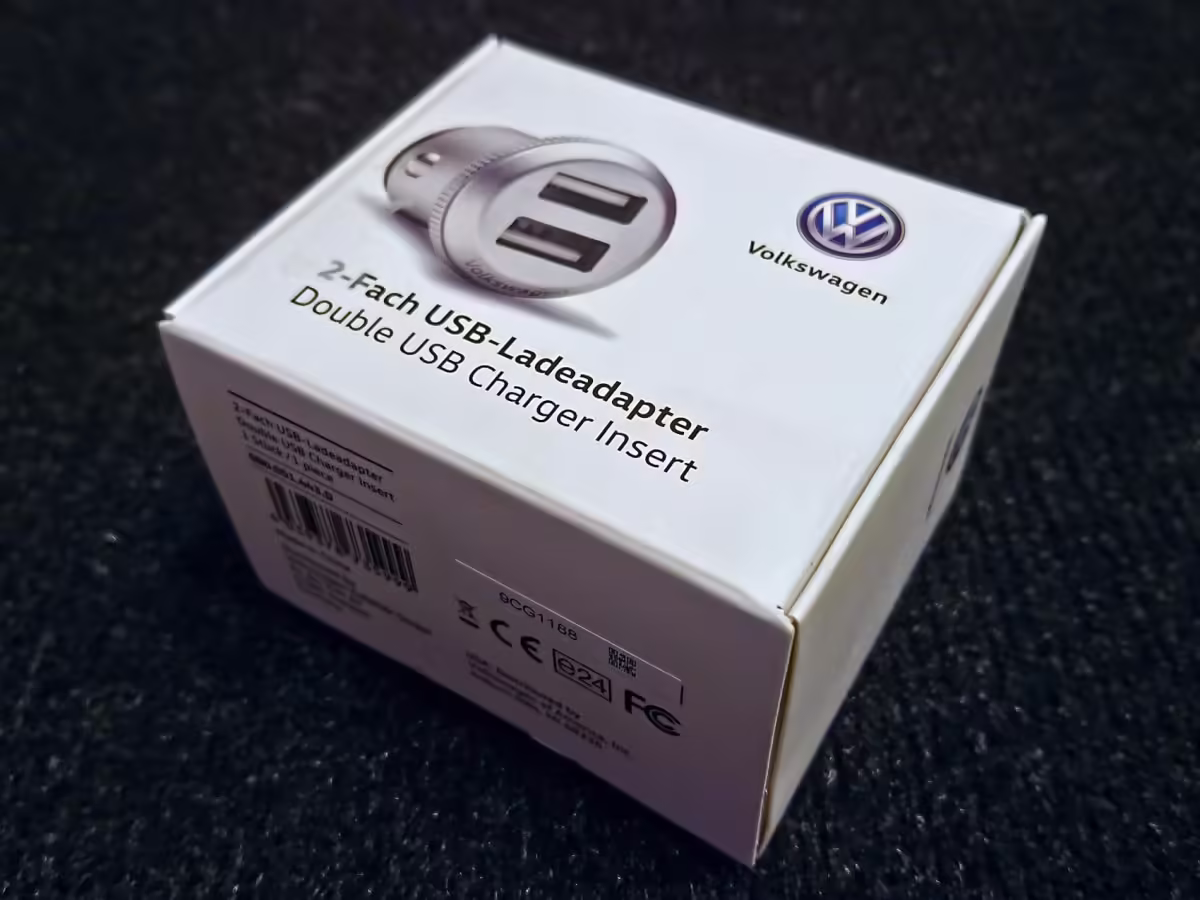 000051443D - Podwójne gniazdo ładowania USB [9/21]