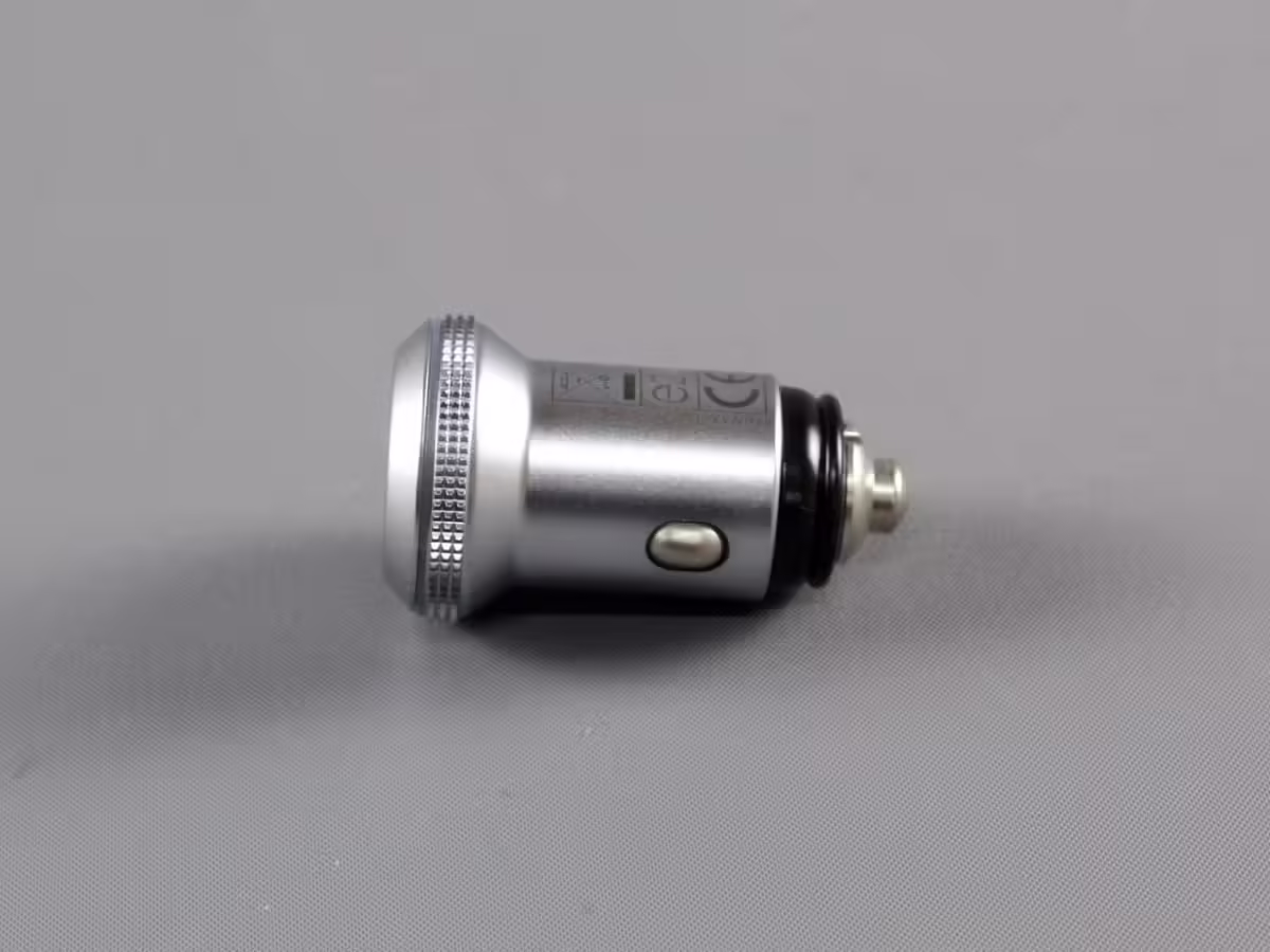 000051443D - Podwójne gniazdo ładowania USB [12/21]
