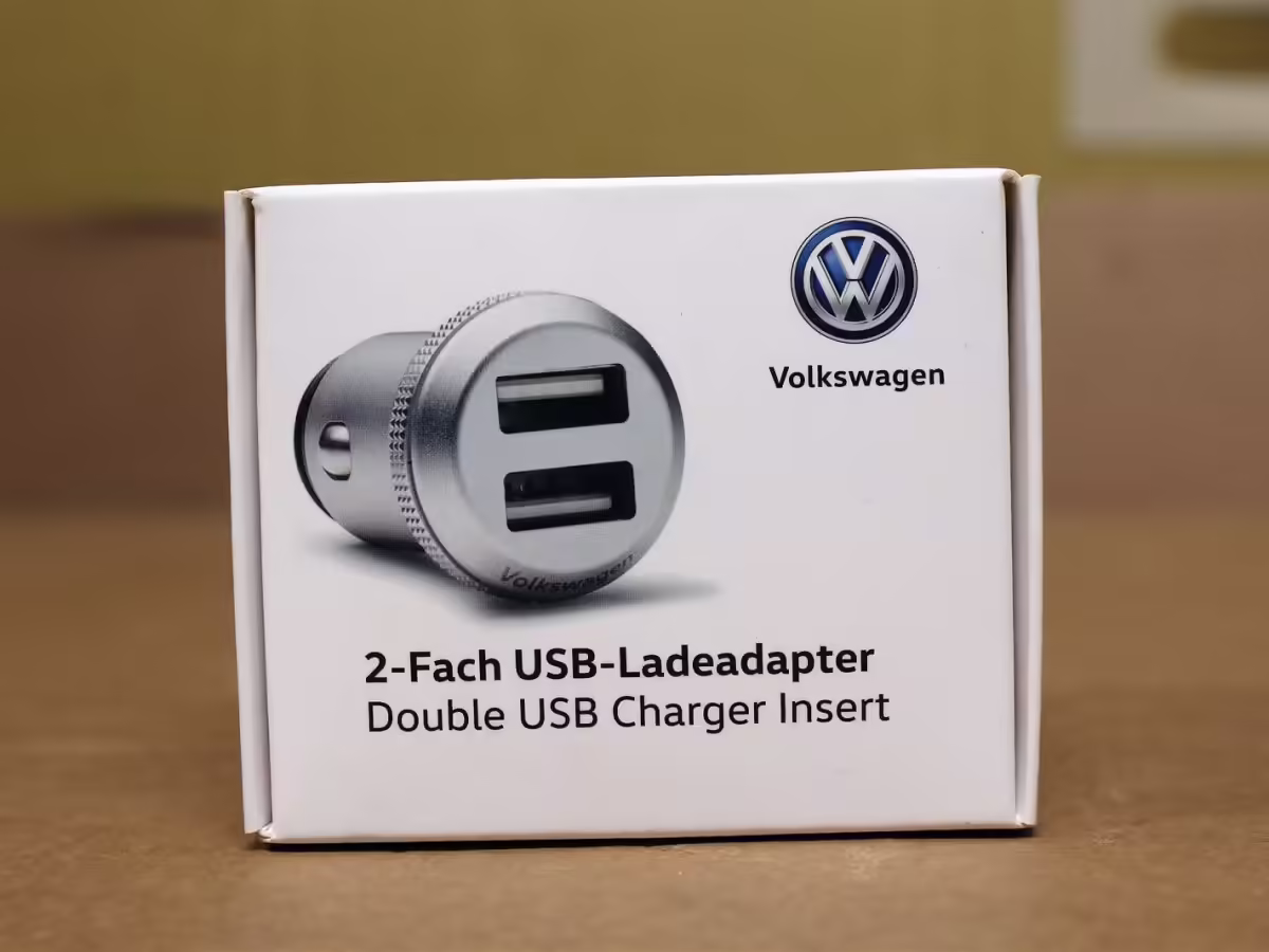 000051443D - Podwójne gniazdo ładowania USB [13/21]