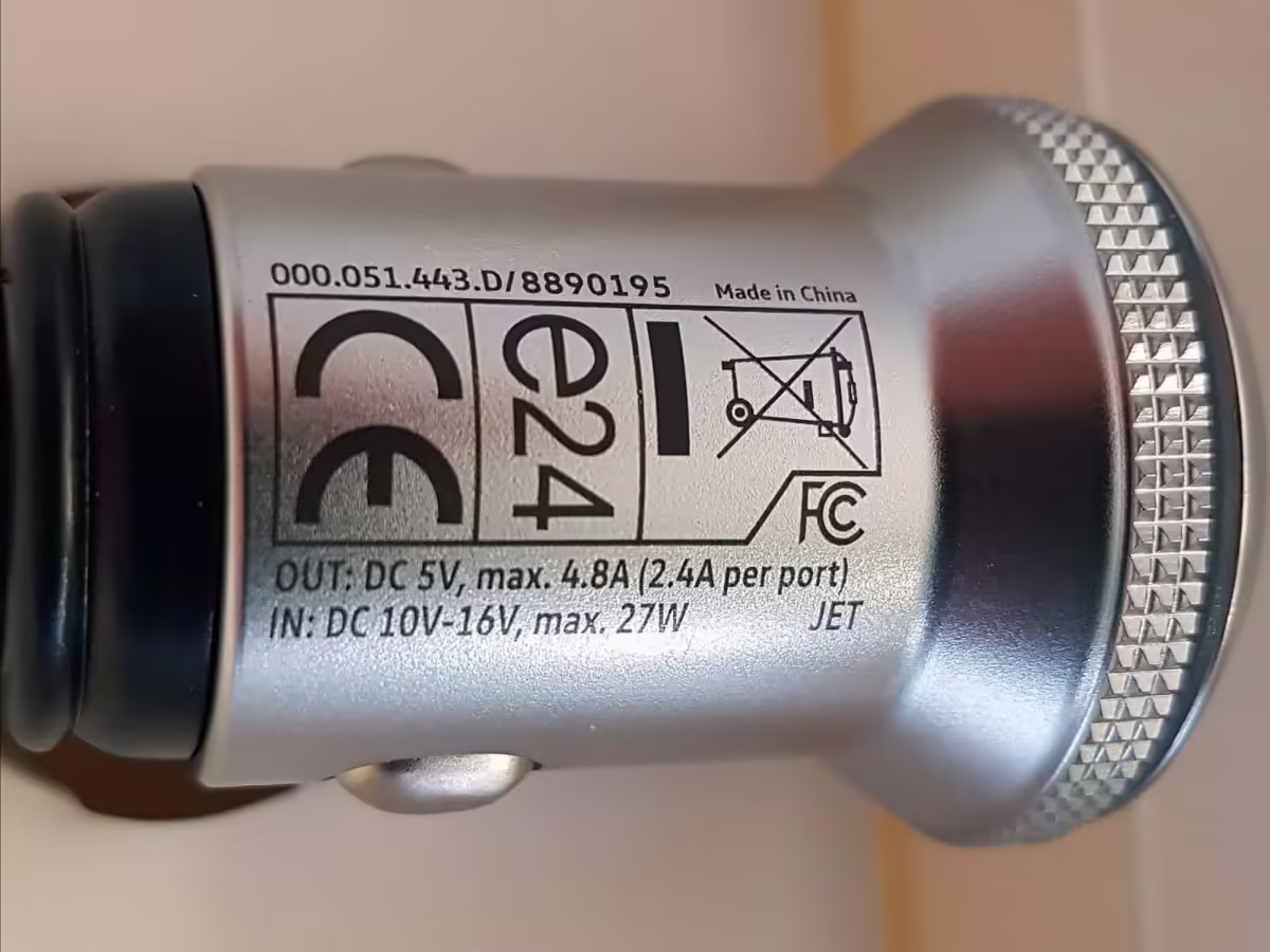 000051443D - Podwójne gniazdo ładowania USB [17/21]
