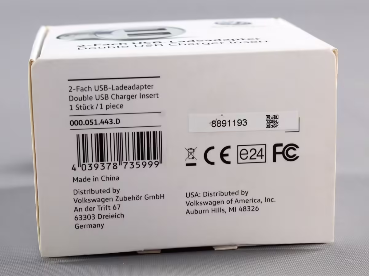 000051443D - Podwójne gniazdo ładowania USB [18/21]
