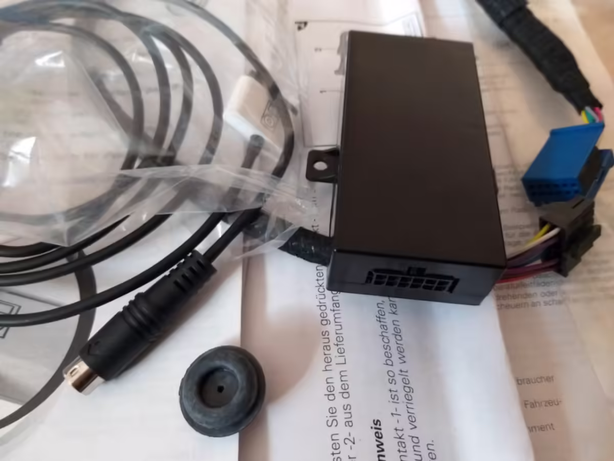 1K0051444A - Adapter iPod [3/15]