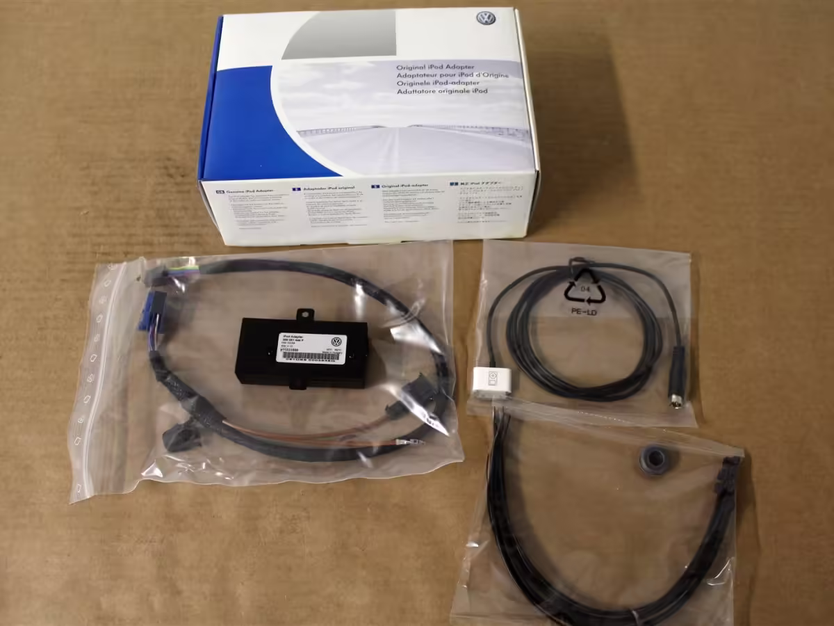 1K0051444A - Adapter iPod [4/15]