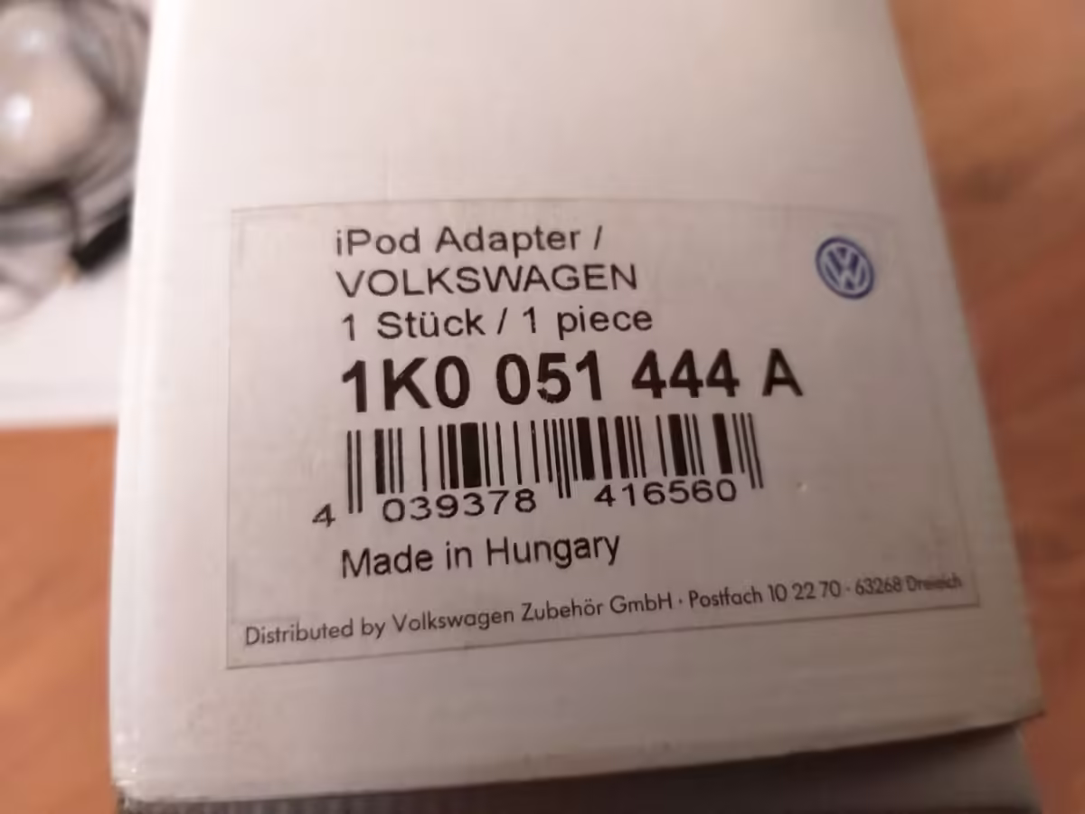 1K0051444A - Adapter iPod [8/15]