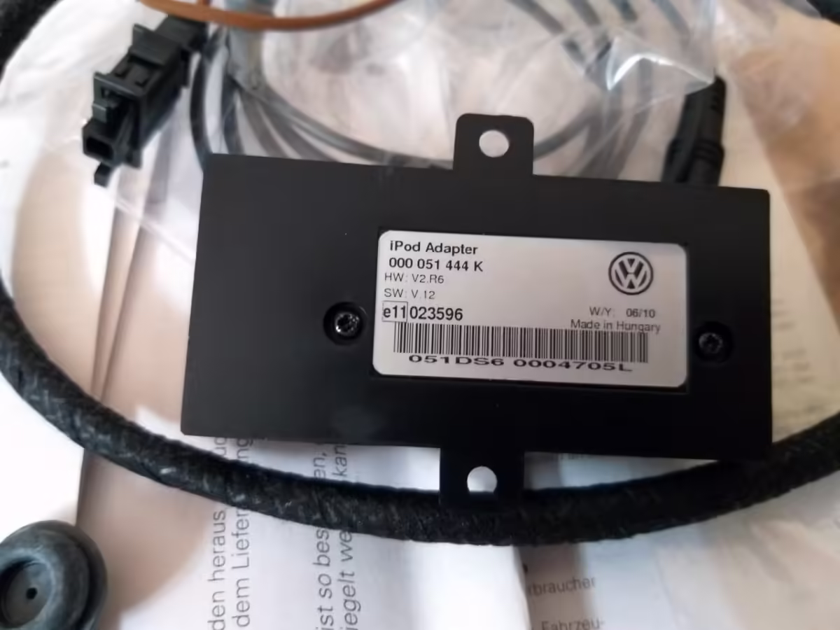 1K0051444A - Adapter iPod [9/15]