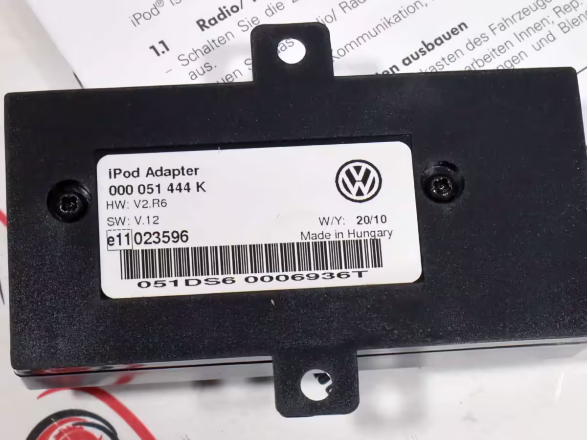 1K0051444A - Adapter iPod [12/15]