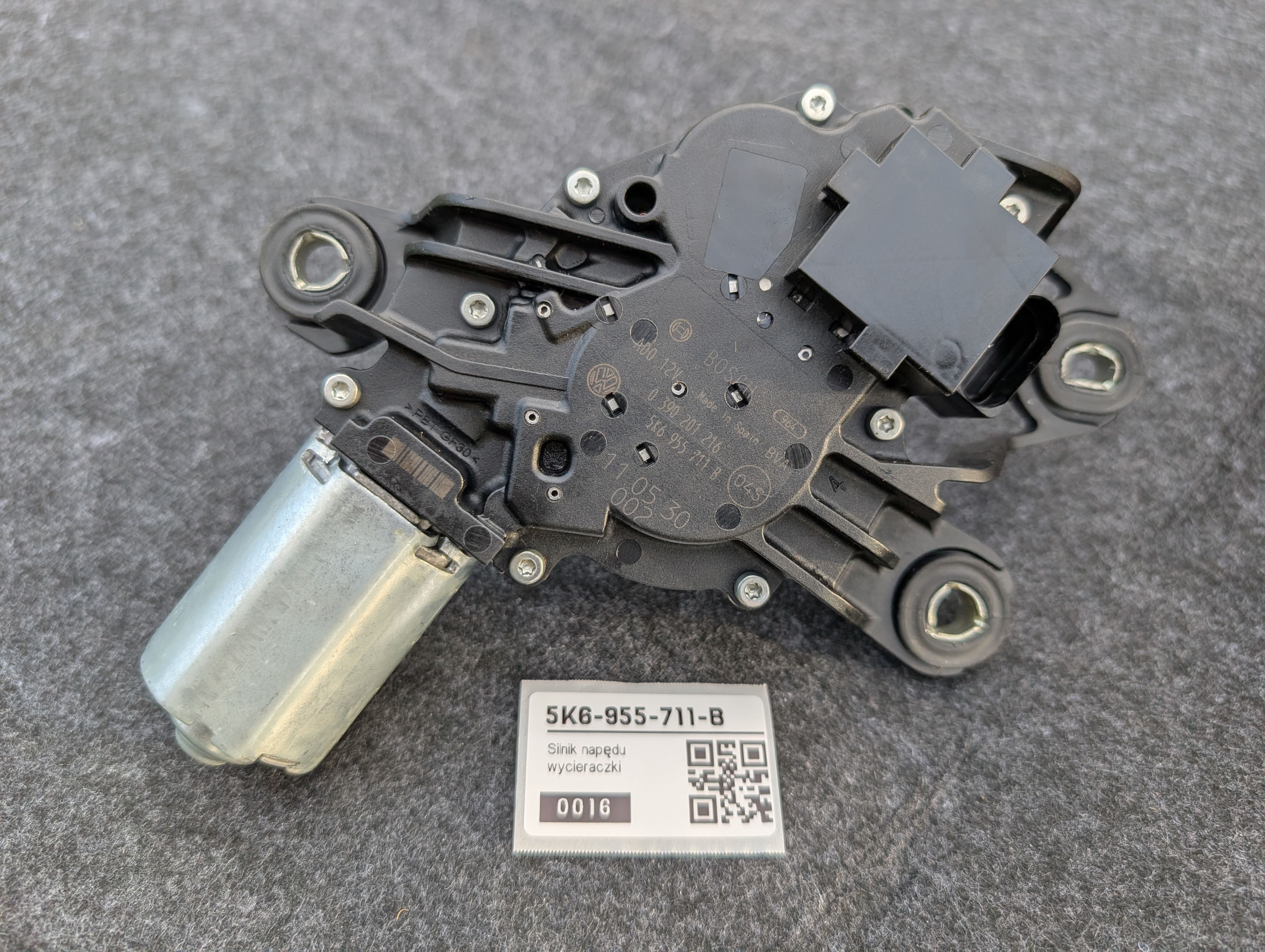 Silnik napędu wycieraczki