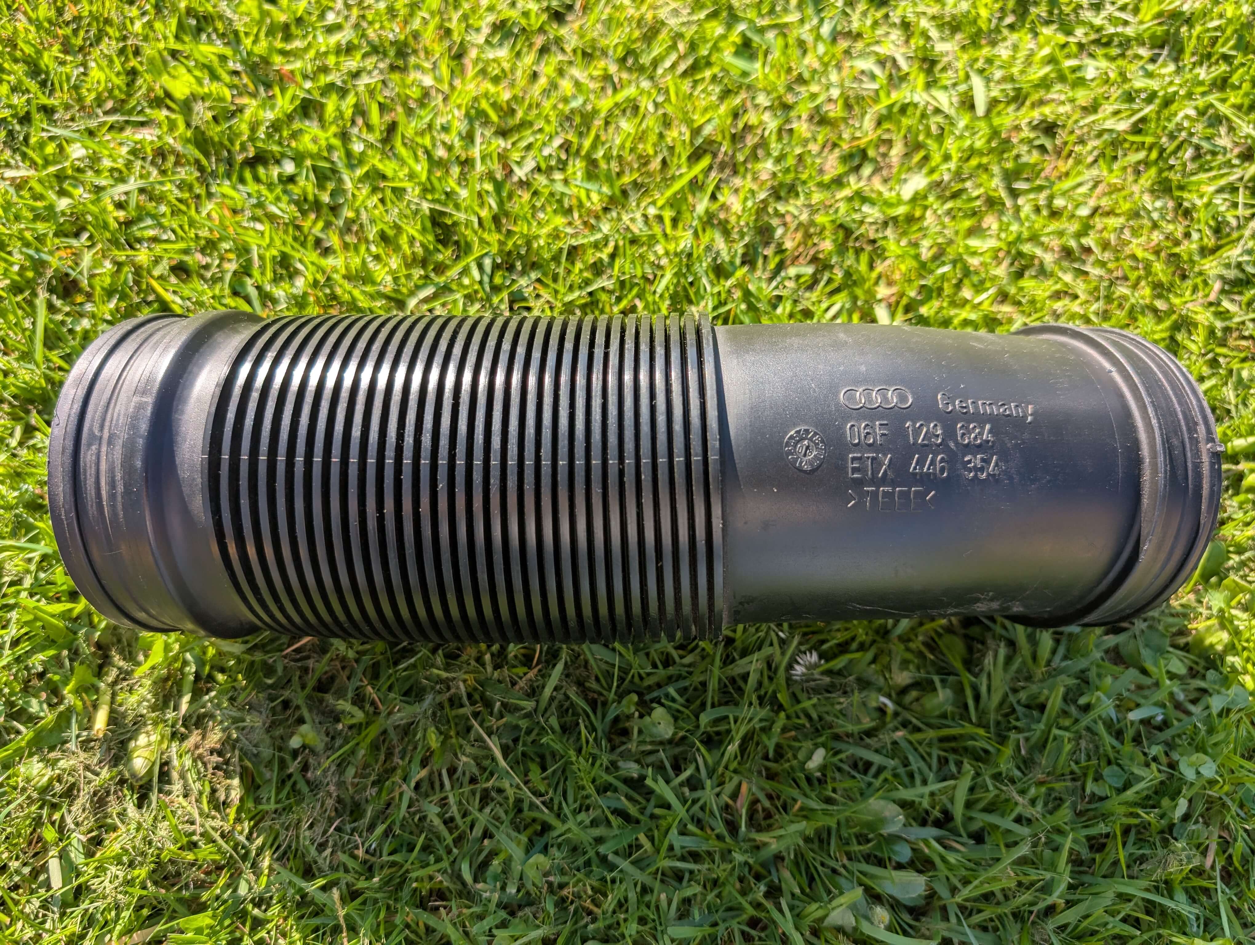 Audi TTS intake pipe