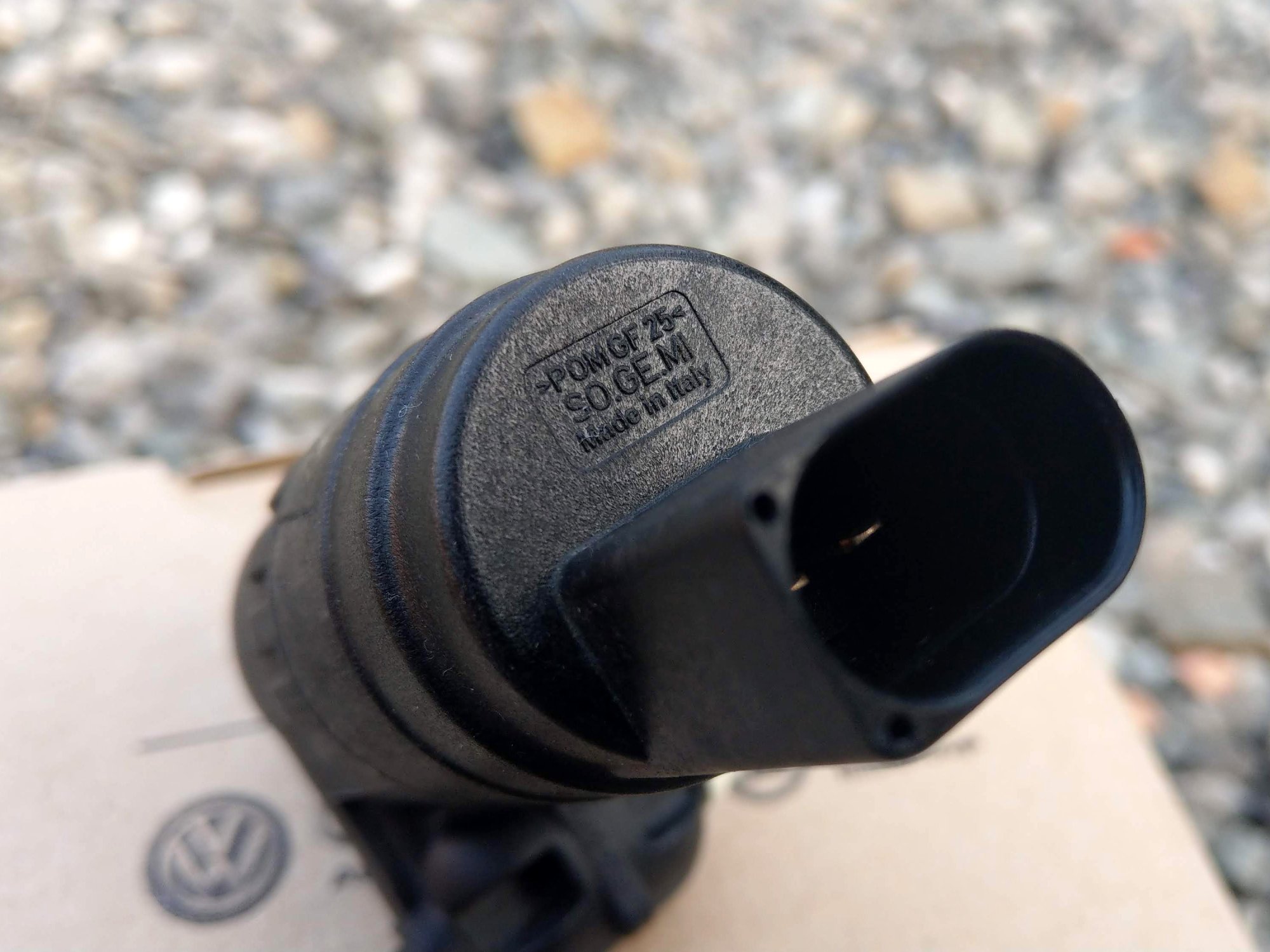 1K6955651 - Windshield washer pump [4/5]