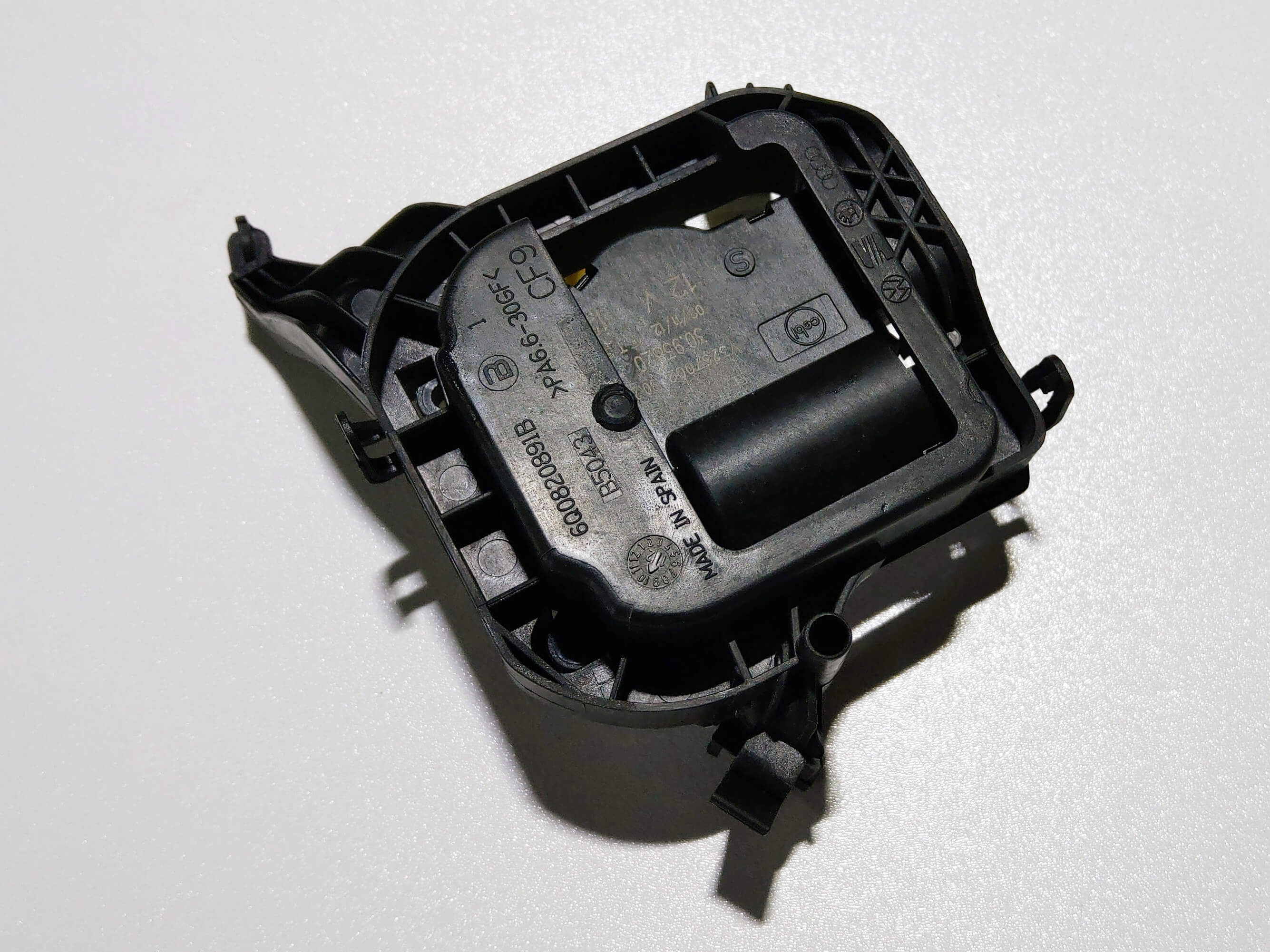 8Z0819453D - V70 center flap adjustment motor [8/9]