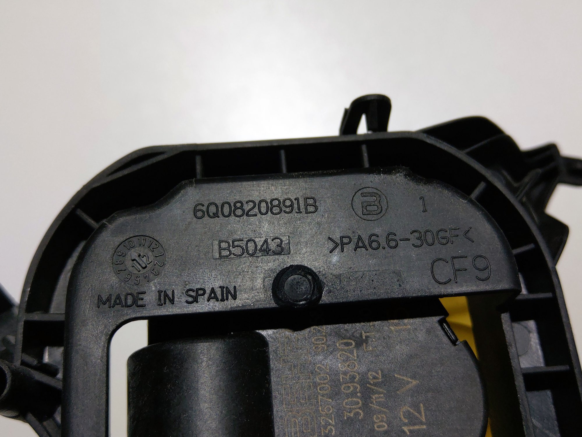 6Q0820891B - V70 heater motor mount [3/4]
