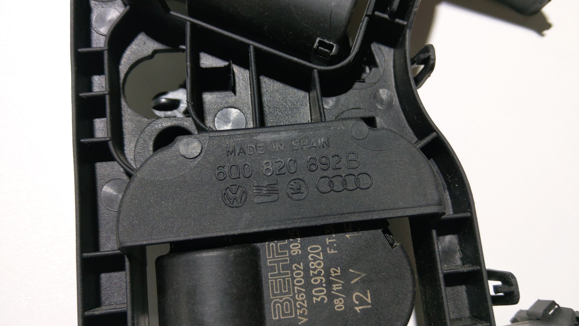 6Q0820892B - Defrost flap motor handle [3/4]