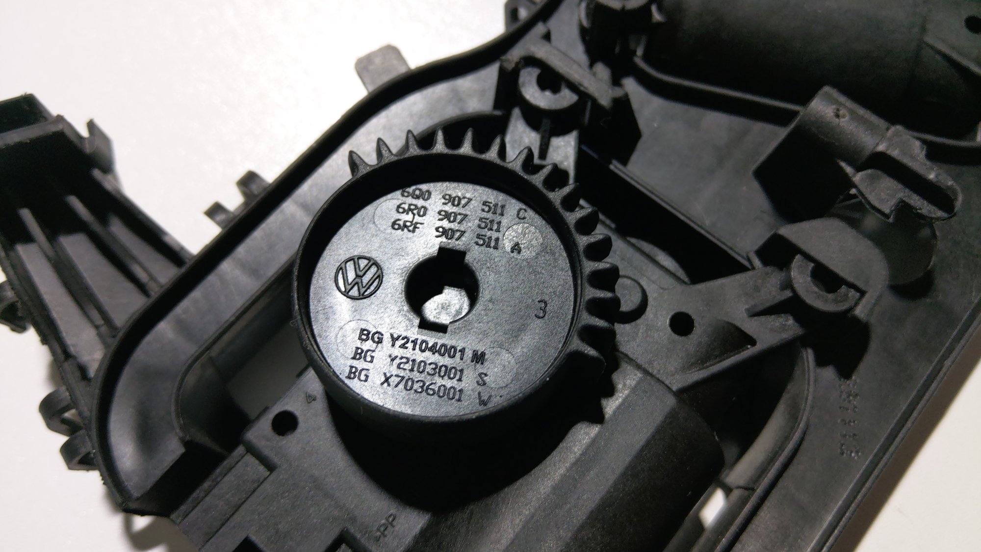 6Q0907511C - Adjustment motor of the temp control flap. [5/7]