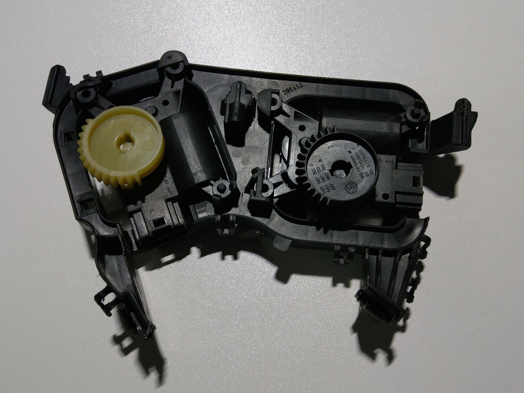 6Q0907511C - Adjustment motor of the temp control flap. [2/7]