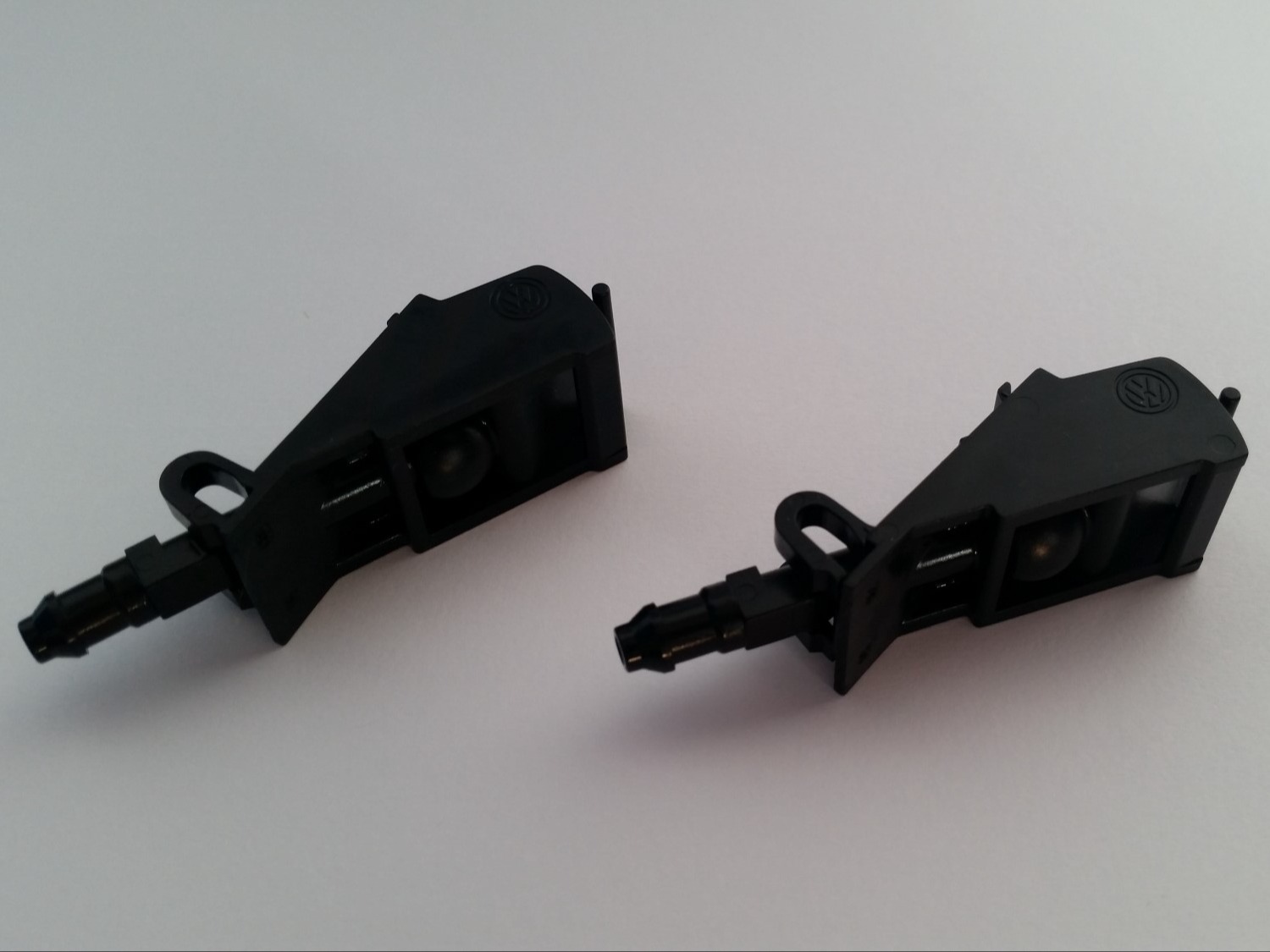 6E0955985B - Washer nozzle [4/7]