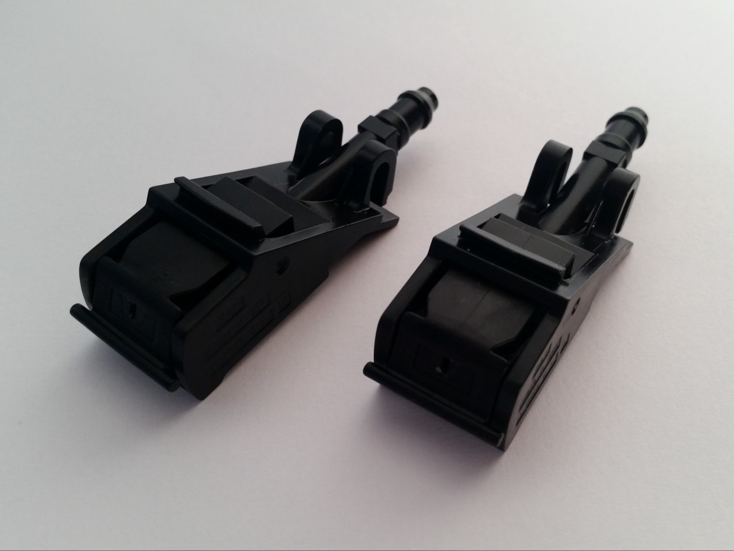 6E0955985B - Washer nozzle [5/7]