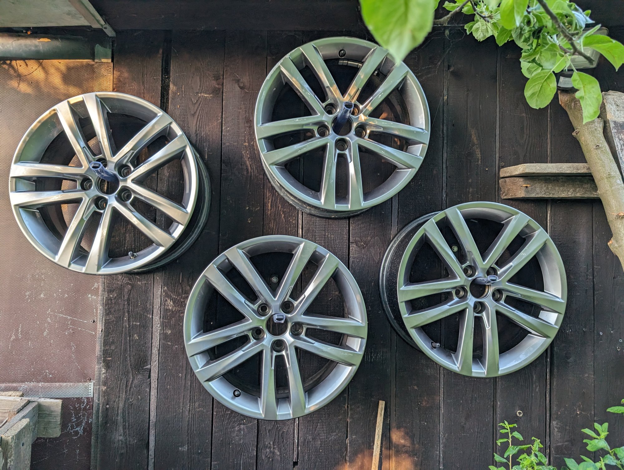 6C0601025JZ49 - 4 * Salvador 16" rim [5/10]