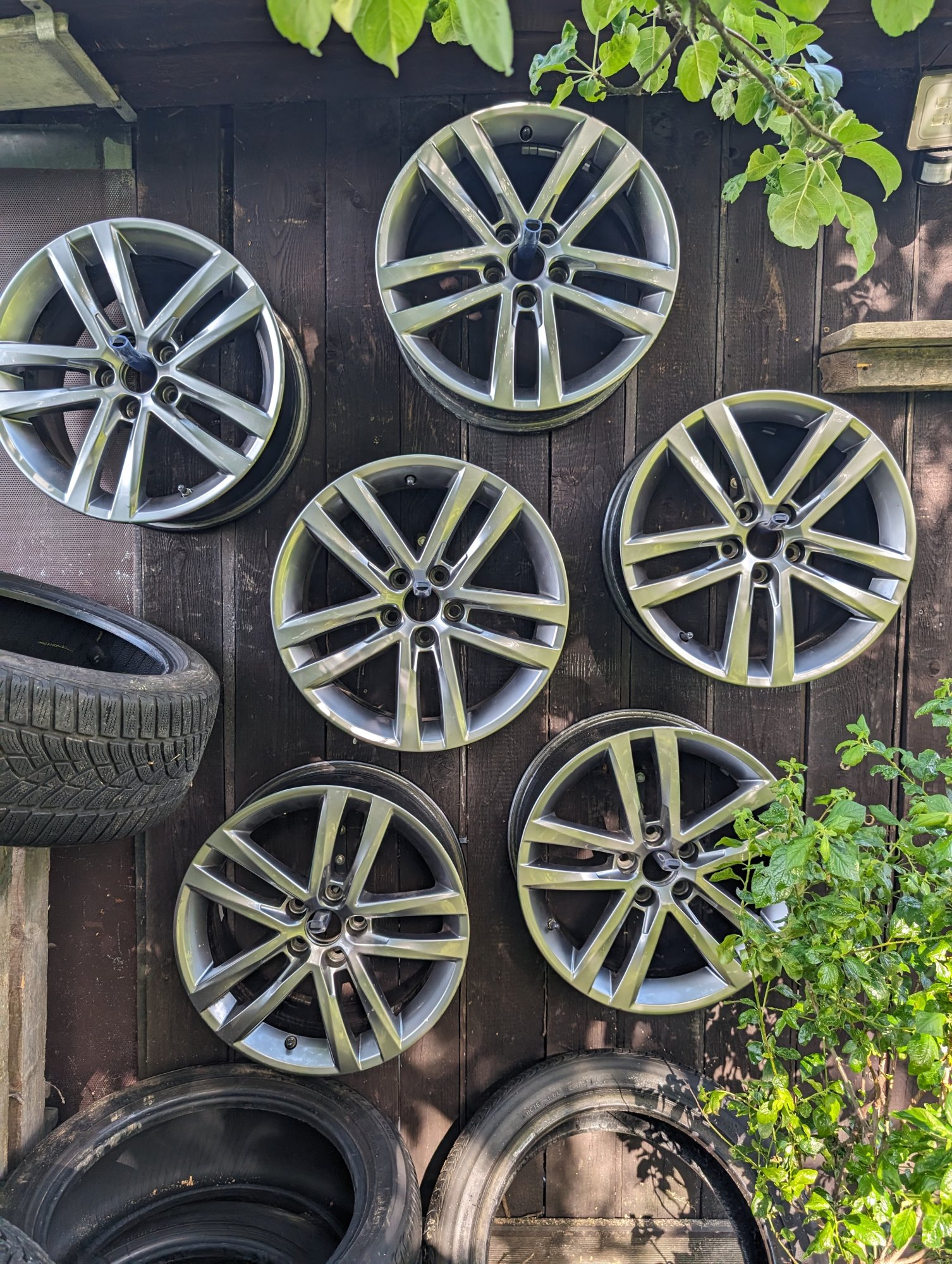 6C0601025JZ49 - 4 * Salvador 16" rim [6/10]