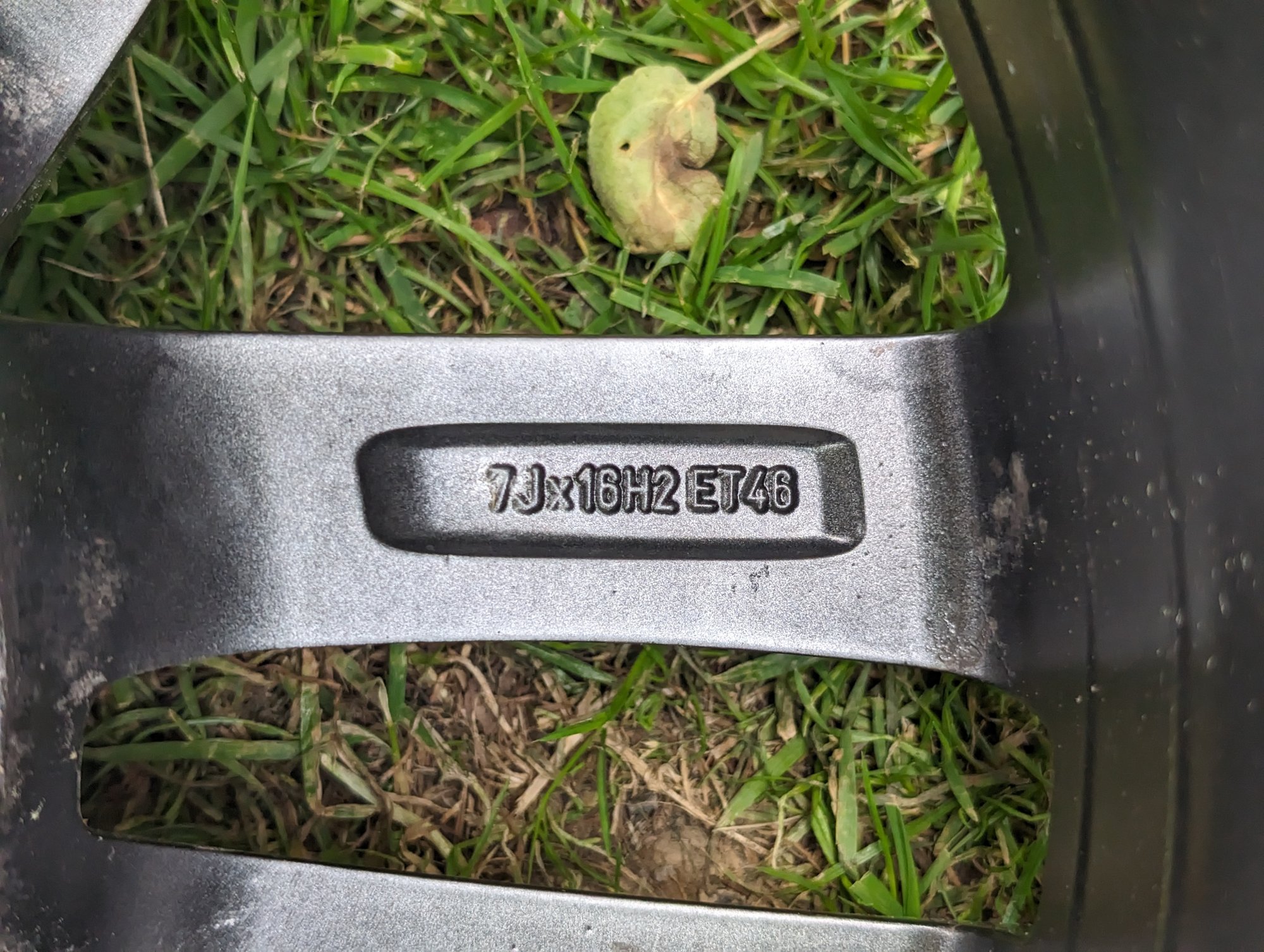 6C0601025JZ49 - 4 * Salvador 16" rim [7/10]