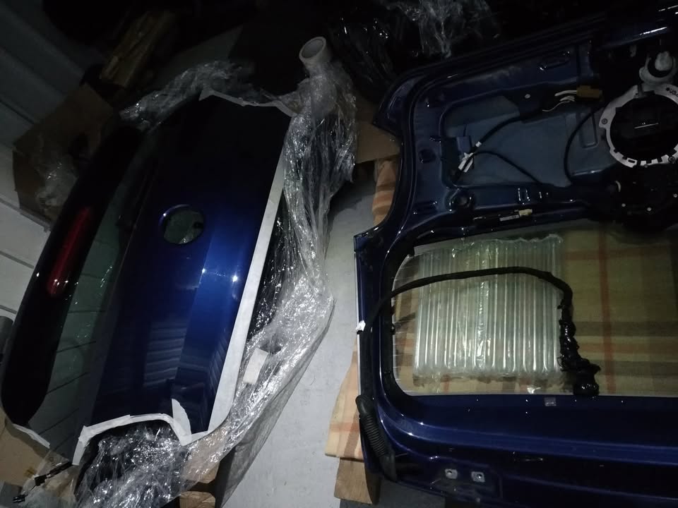 Klapa bagażnika Polo 6R LD5Q