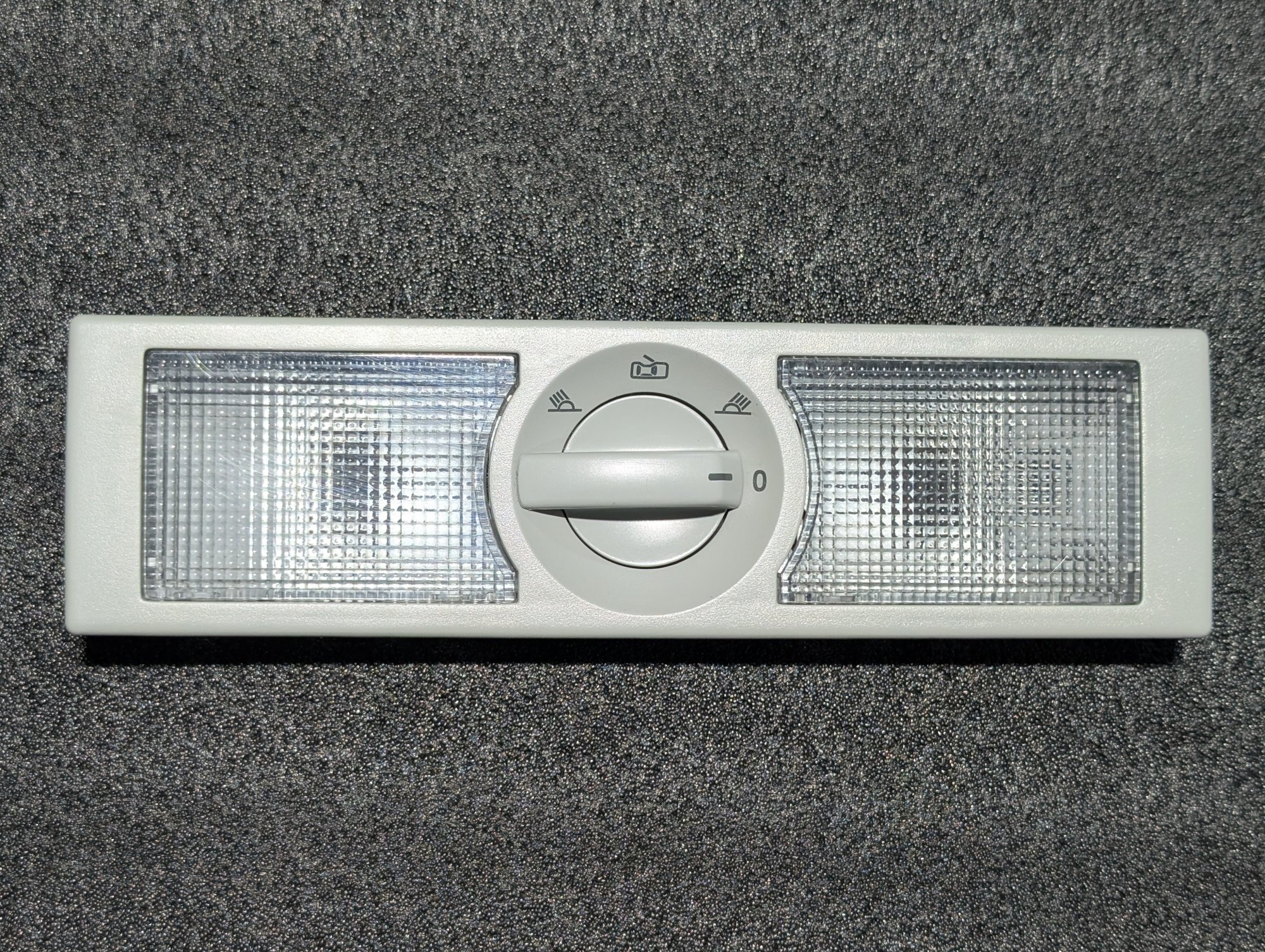 Lampka wewnętrzna/do czytania z opoźniaczem