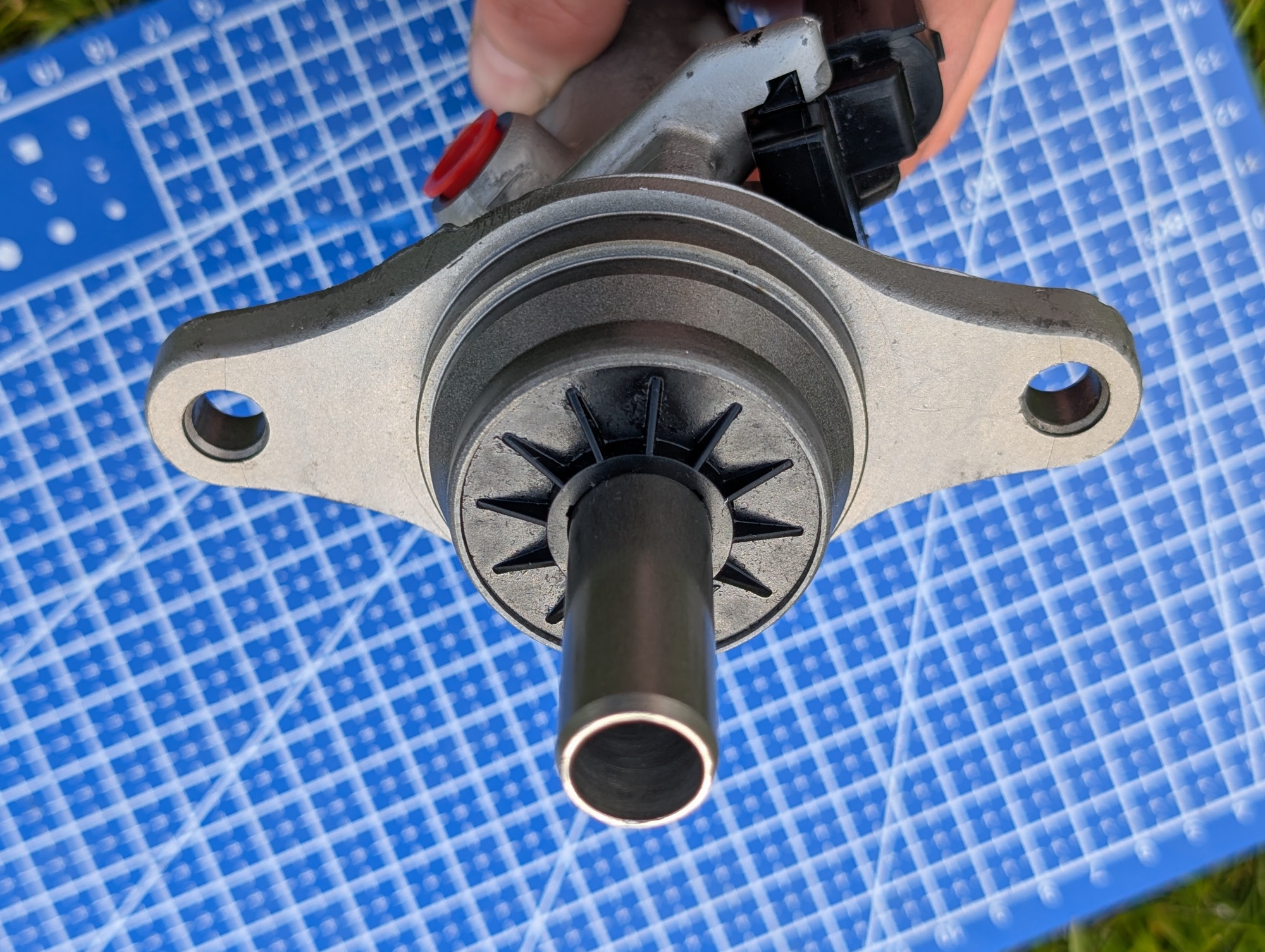 6R1611019F - Two-section master cylinder [5/8]