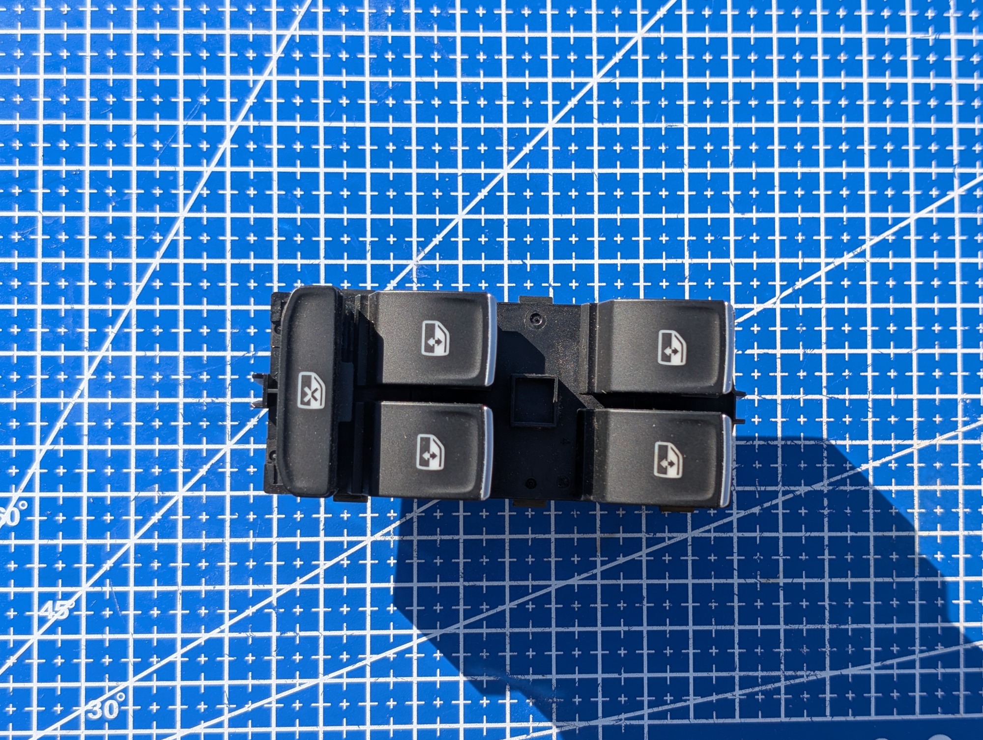Electric lift-op switch