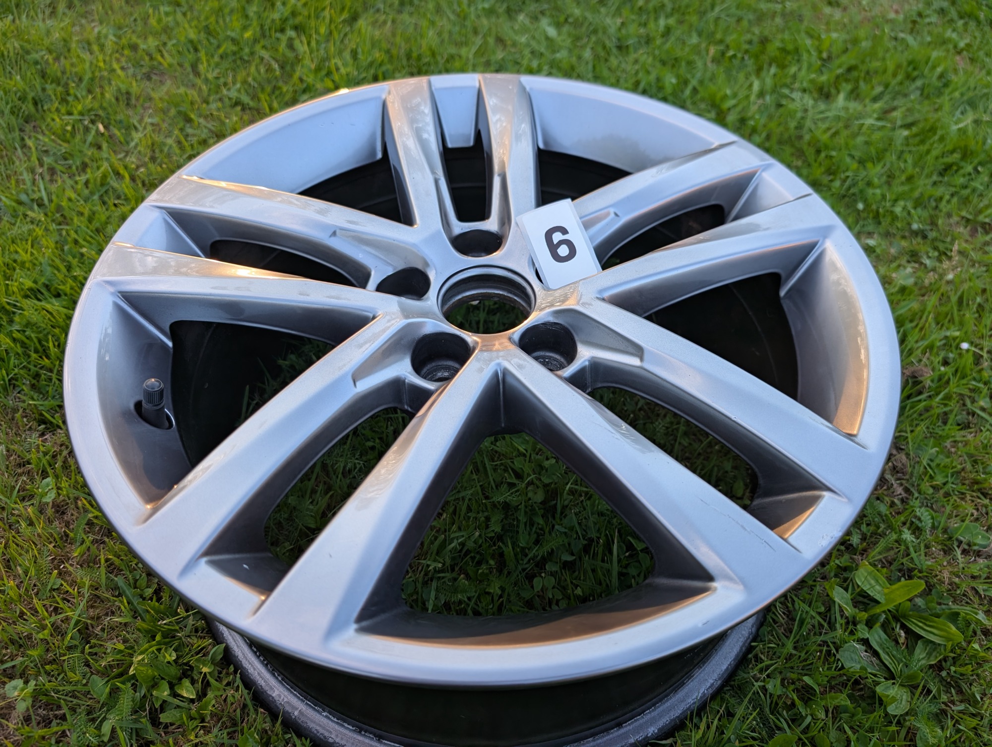 6C0601025JZ49 - Felga Salvador 16" #6 [12/19]