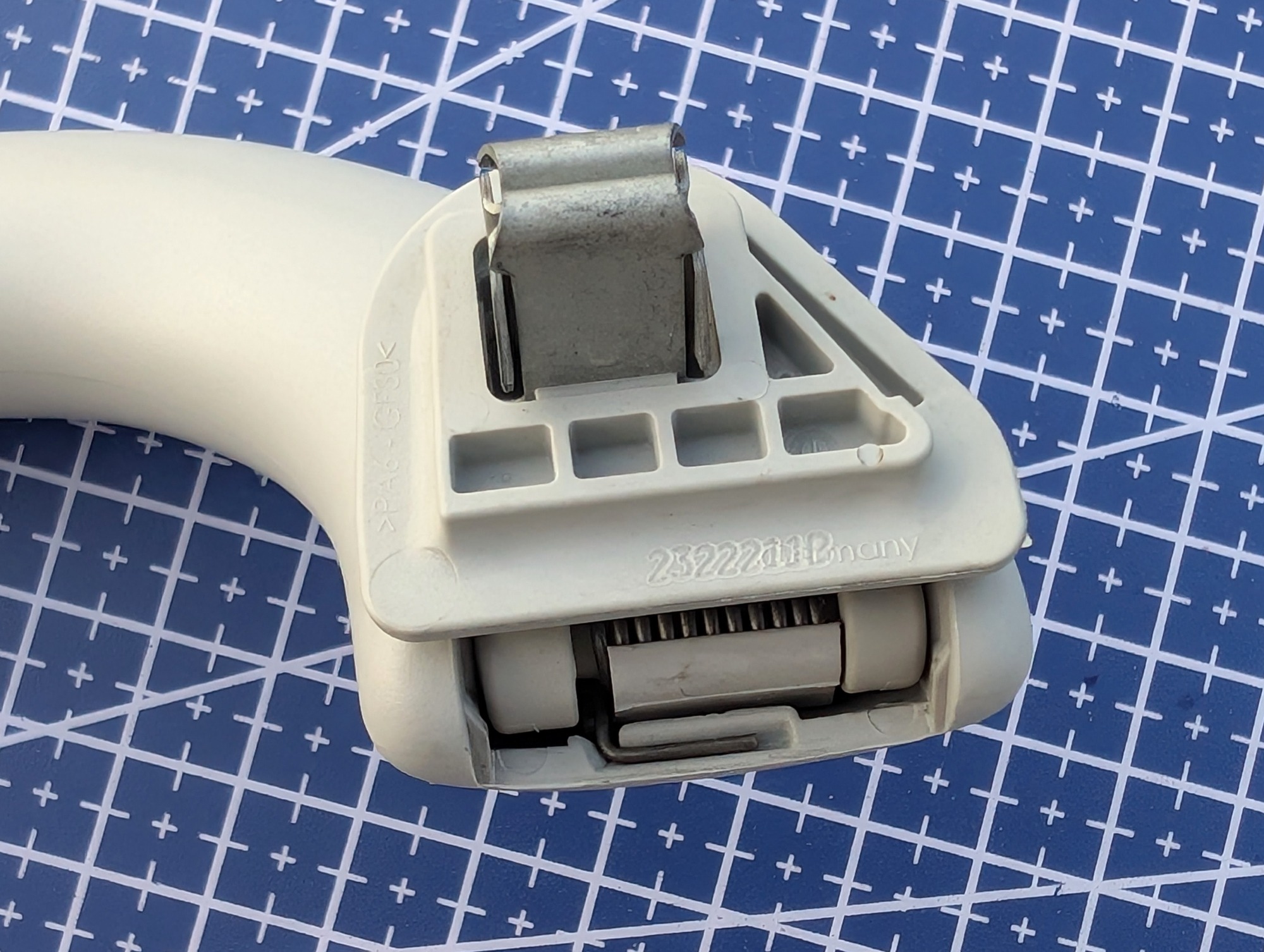 6R0857607Y20 - Folding handle with a clothes hanger [7/9]