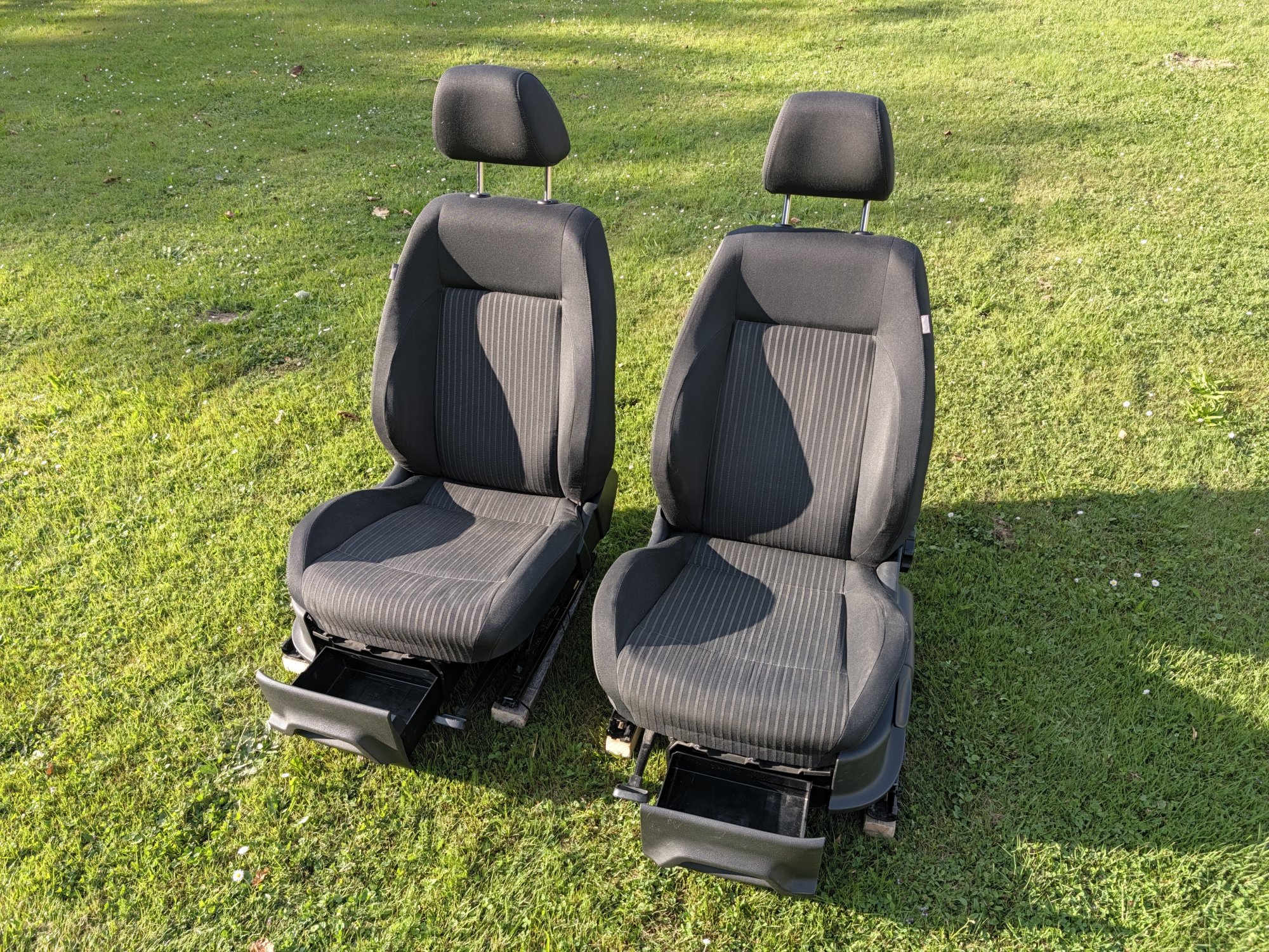 Front seat set for the 2012 VW Polo 6R Highline—with storage compartments, without airbags [2/21]