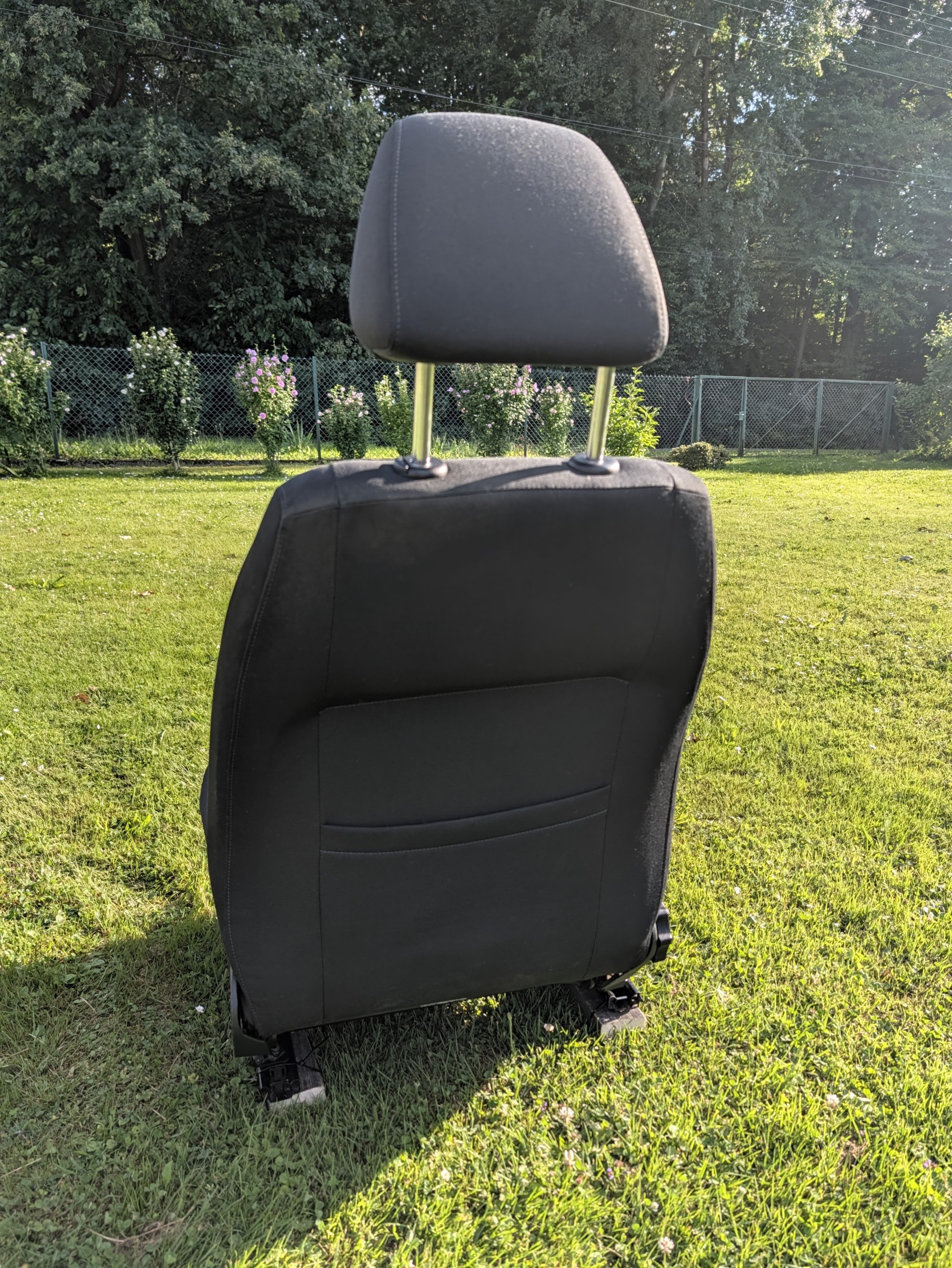 Front seat set for the 2012 VW Polo 6R Highline—with storage compartments, without airbags [7/21]