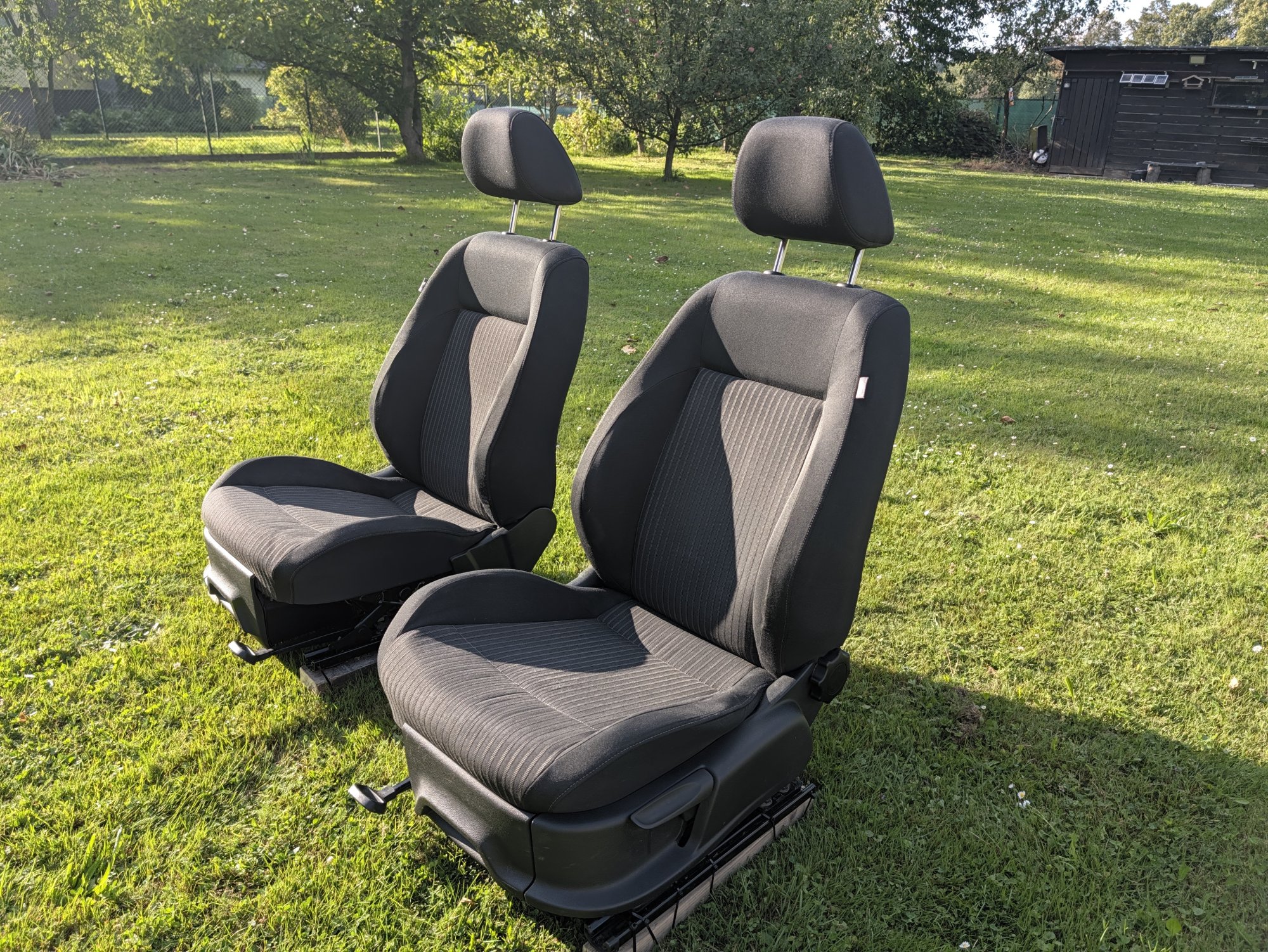 Front seat set for the 2012 VW Polo 6R Highline—with storage compartments, without airbags [9/21]