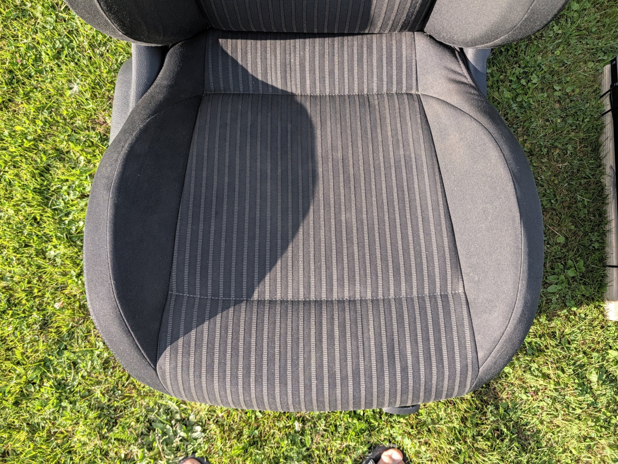 Front seat set for the 2012 VW Polo 6R Highline—with storage compartments, without airbags [14/21]
