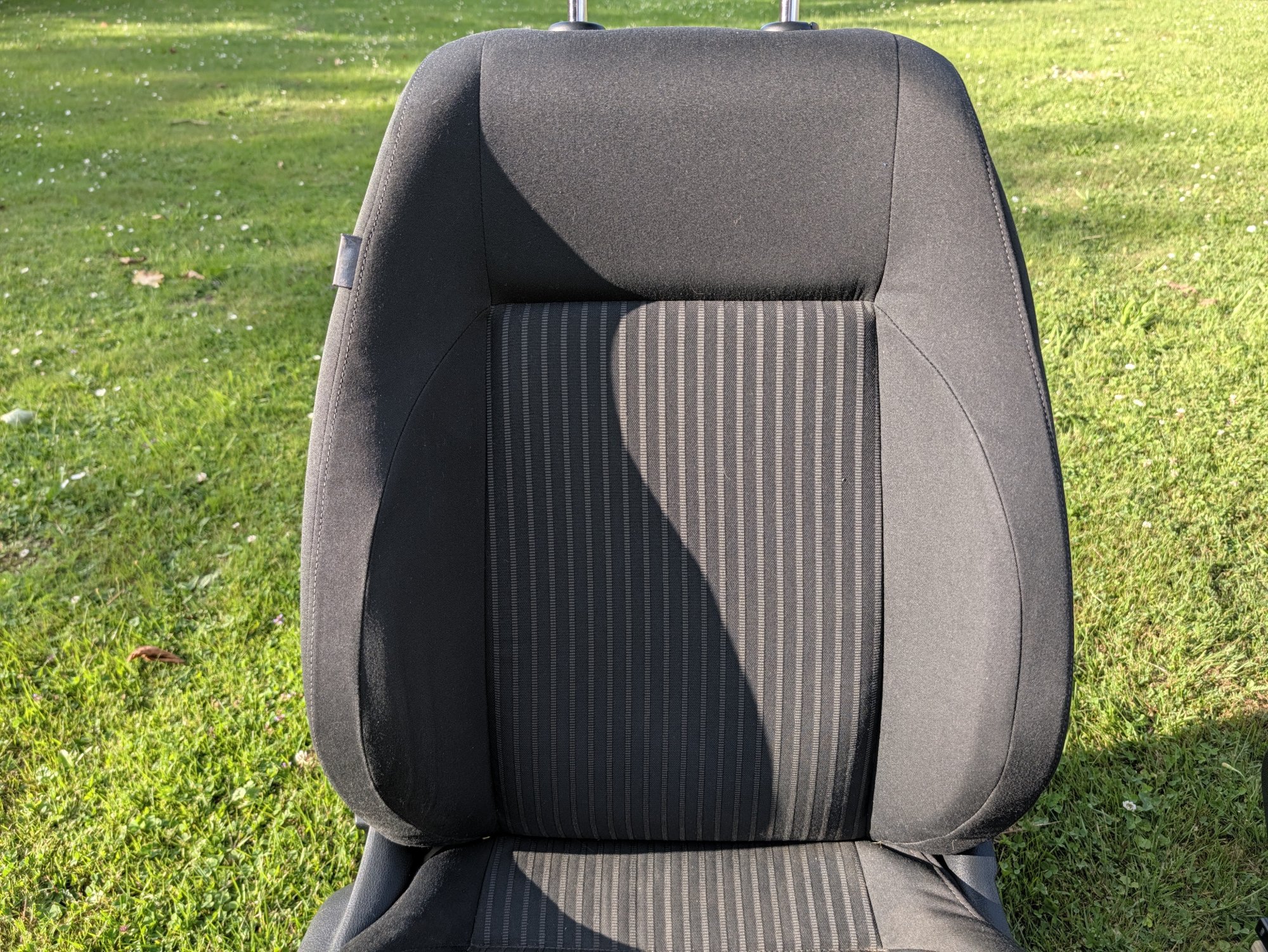 Front seat set for the 2012 VW Polo 6R Highline—with storage compartments, without airbags [13/21]