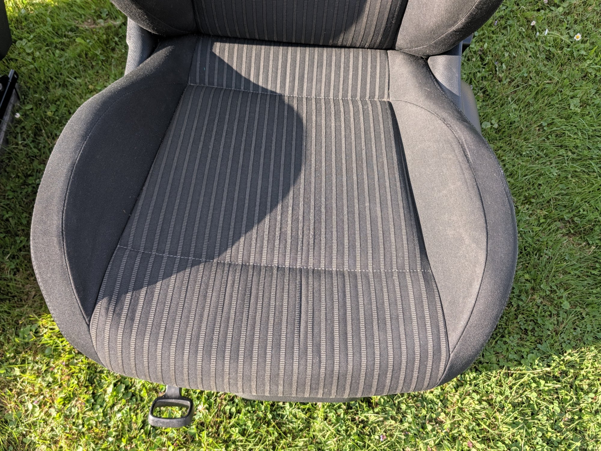 Front seat set for the 2012 VW Polo 6R Highline—with storage compartments, without airbags [16/21]