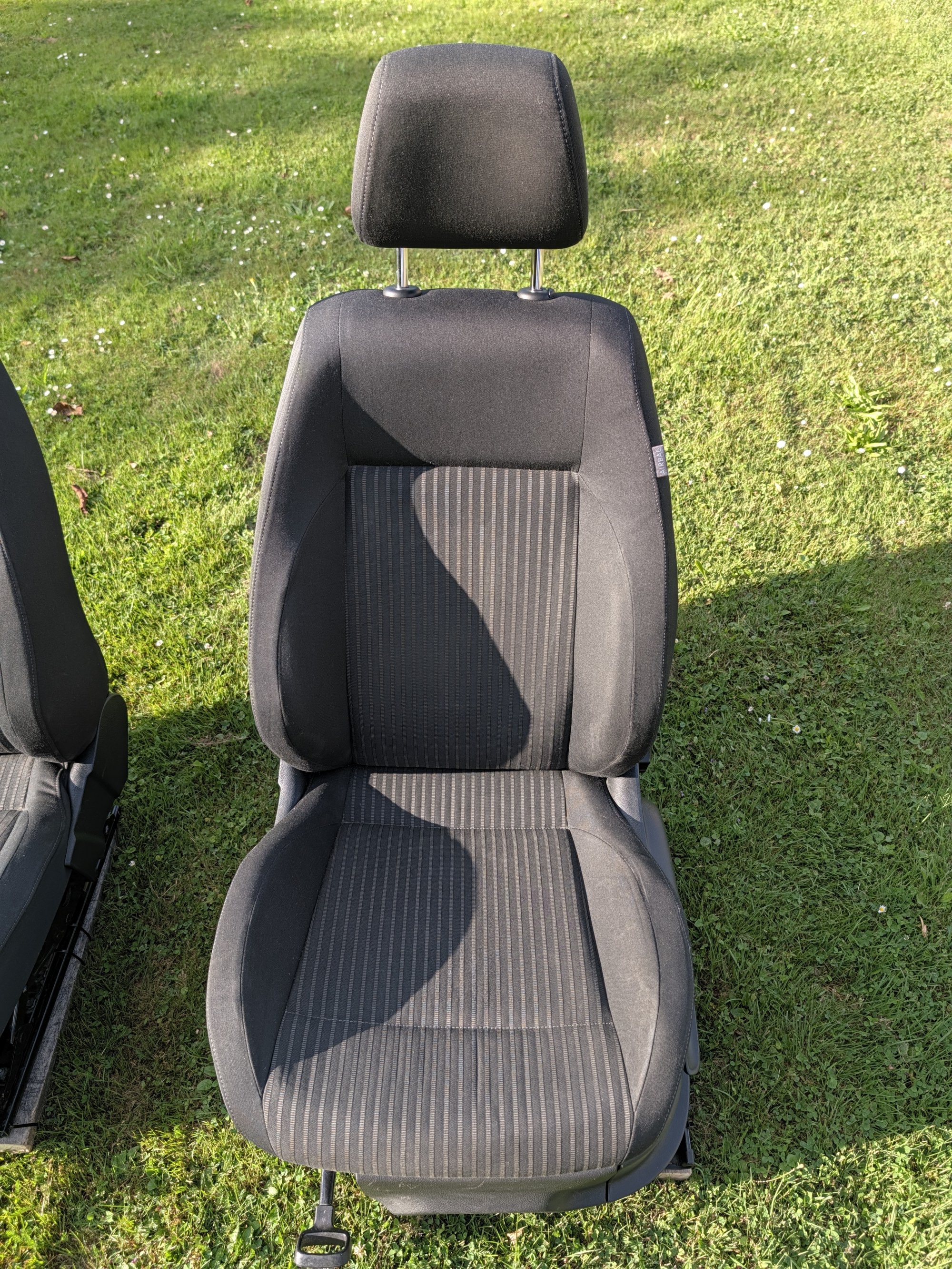 Front seat set for the 2012 VW Polo 6R Highline—with storage compartments, without airbags [12/21]